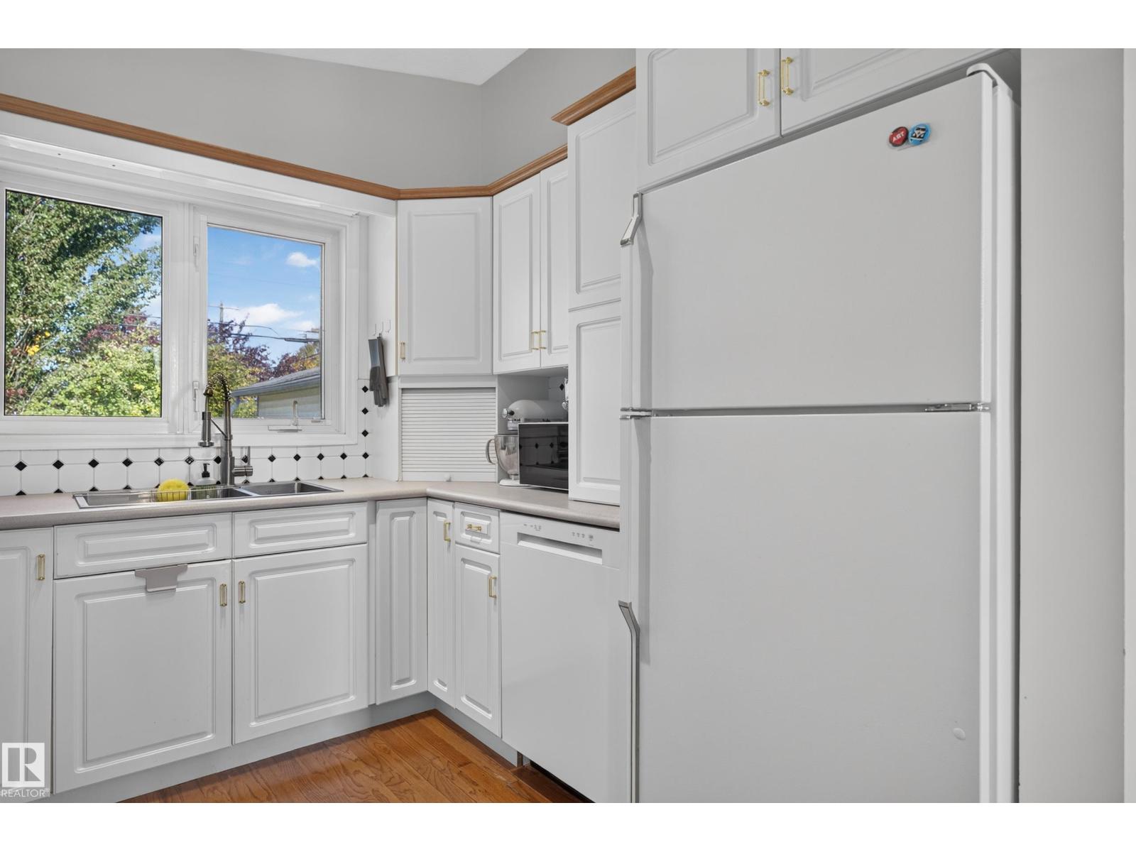 6512 94 Avenue NW, Ottewell — photo 12 of 30: Property photo