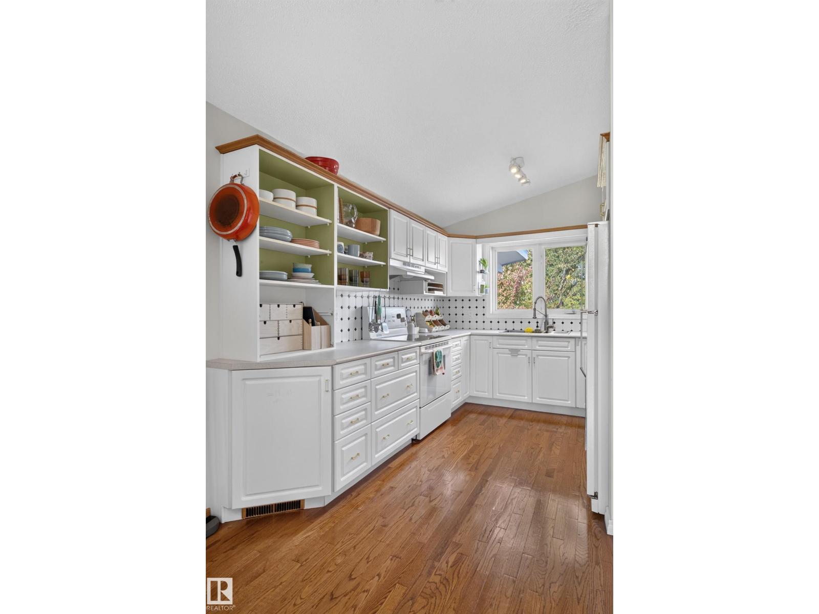 6512 94 Avenue NW, Ottewell — photo 13 of 30: Property photo