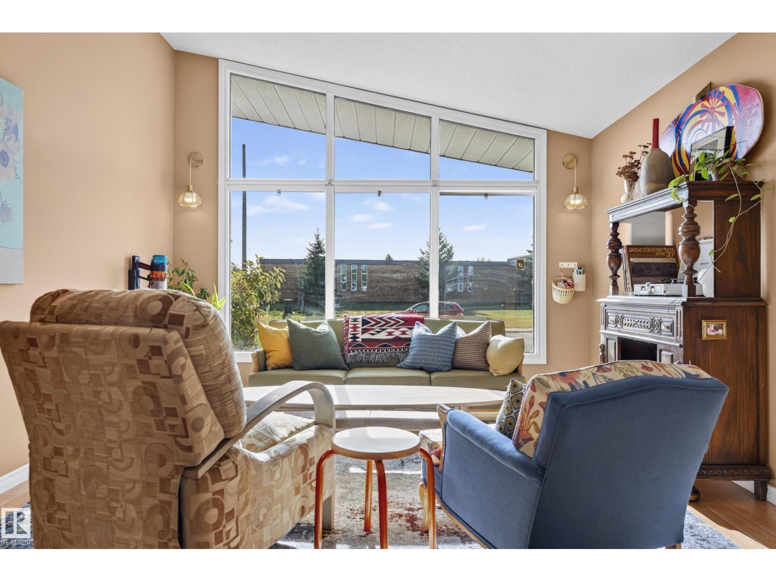 6512 94 Avenue NW, Ottewell — photo 3 of 30: Property photo