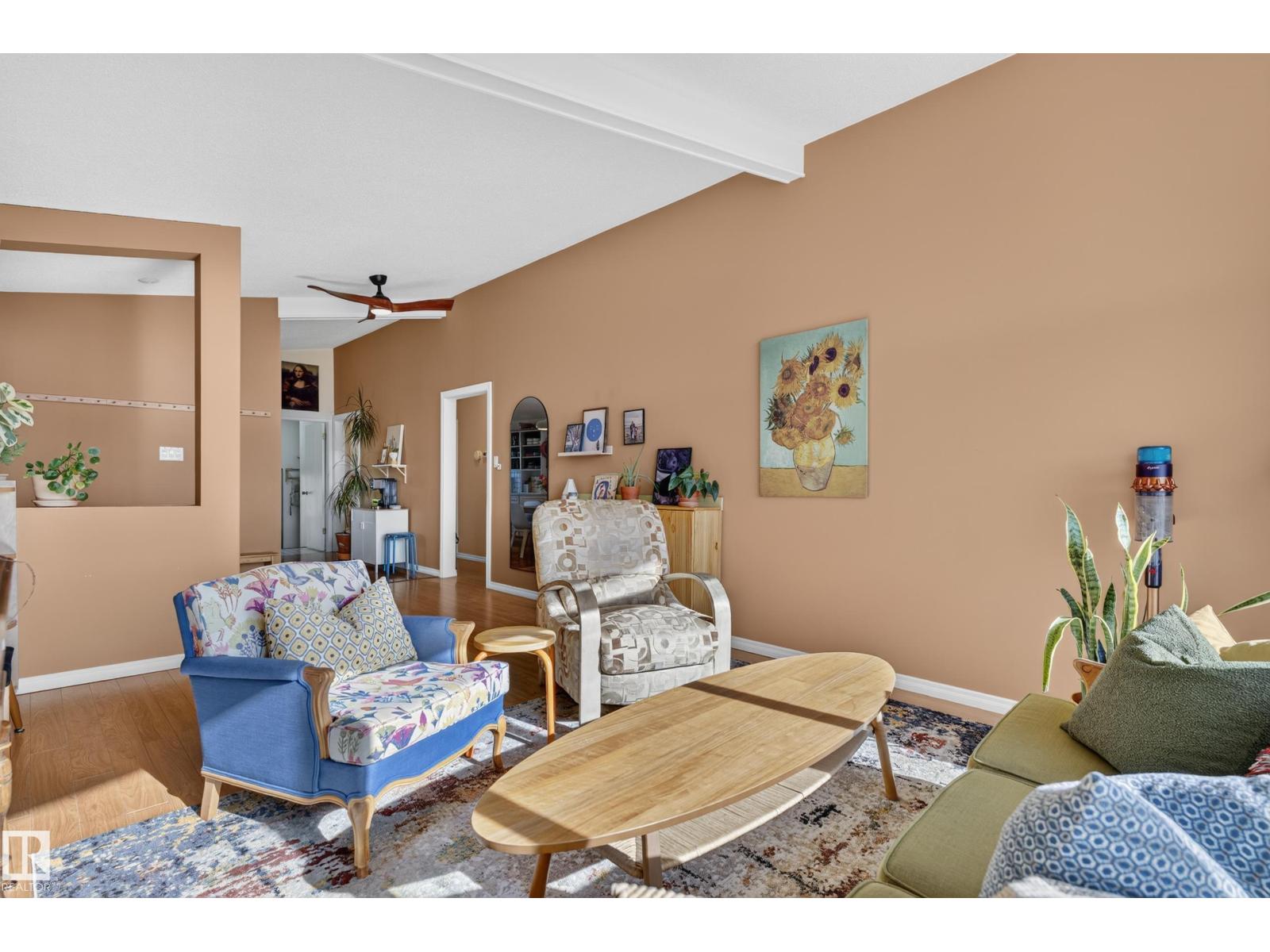 6512 94 Avenue NW, Ottewell — photo 4 of 30: Property photo