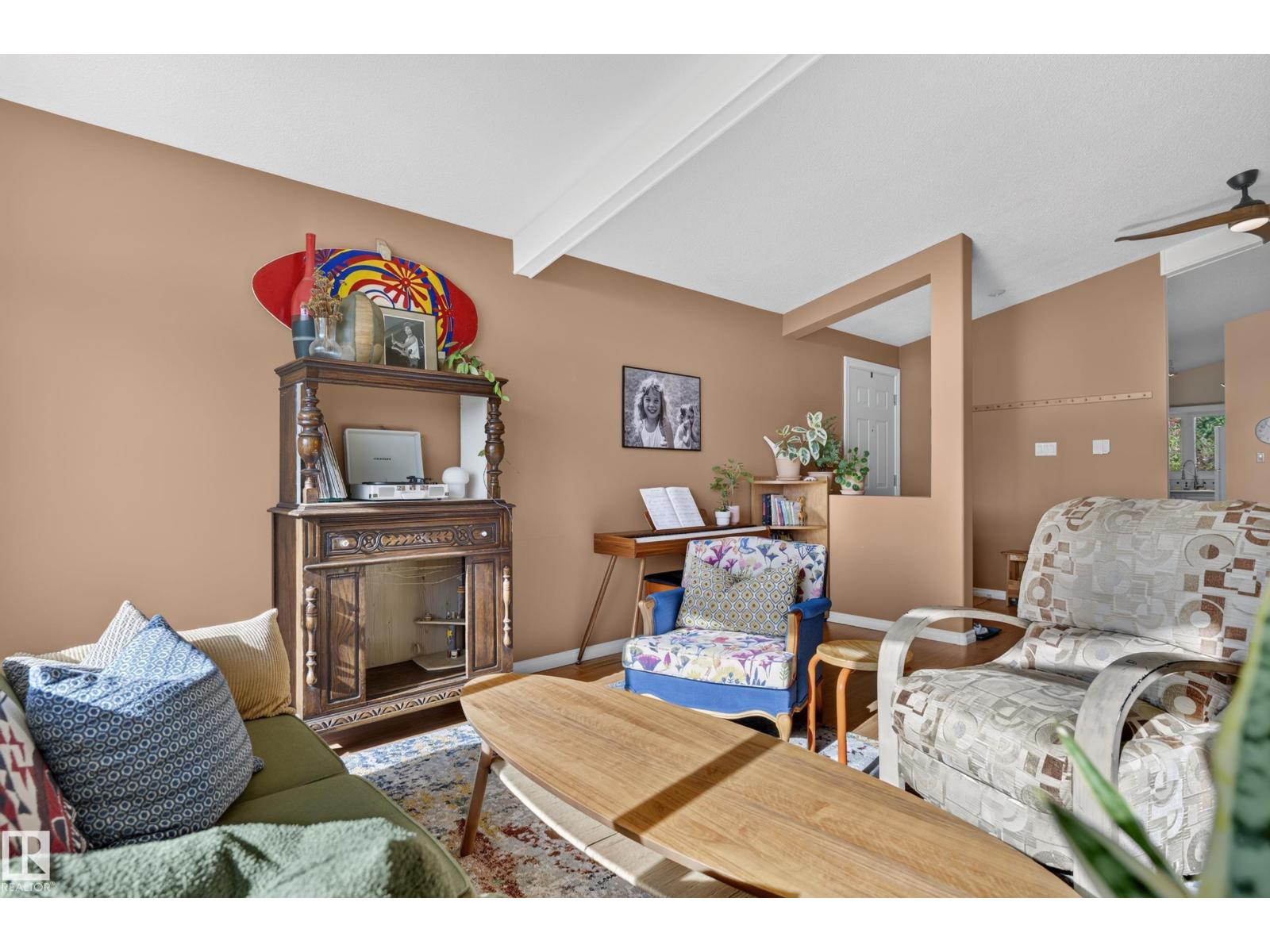6512 94 Avenue NW, Ottewell — photo 5 of 30: Property photo