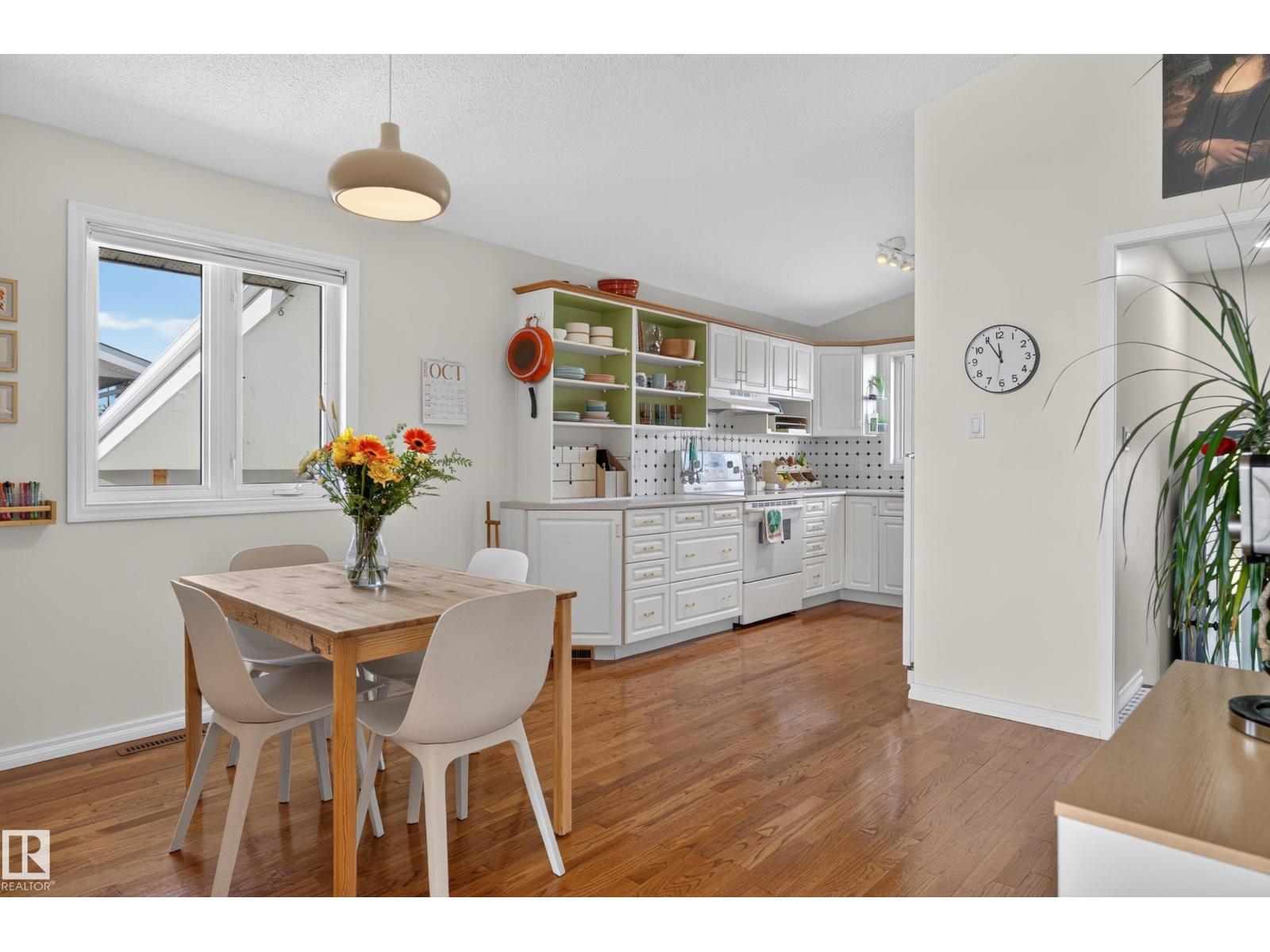 6512 94 Avenue NW, Ottewell — photo 8 of 30: Property photo