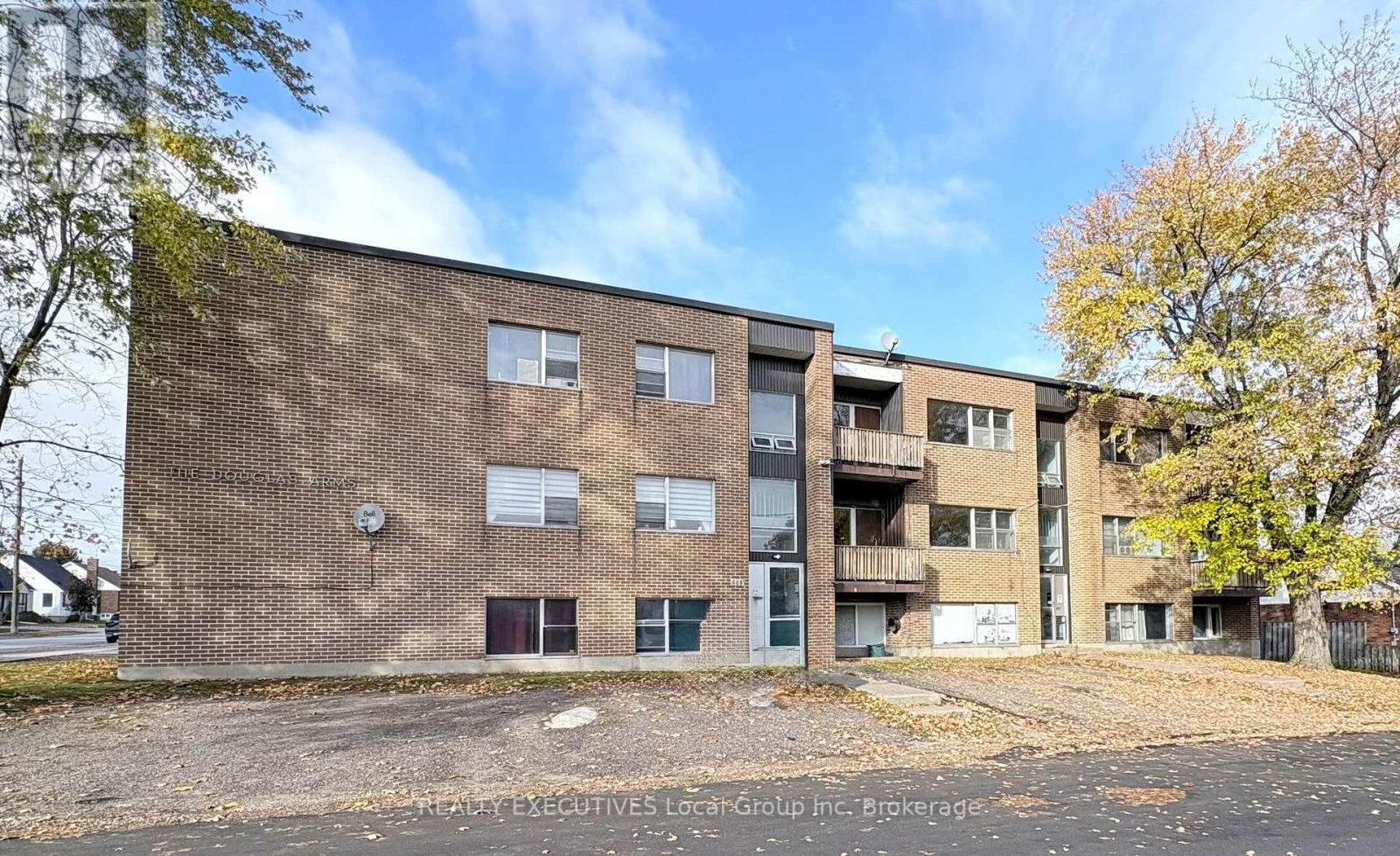 608-618 Lorne photo 2