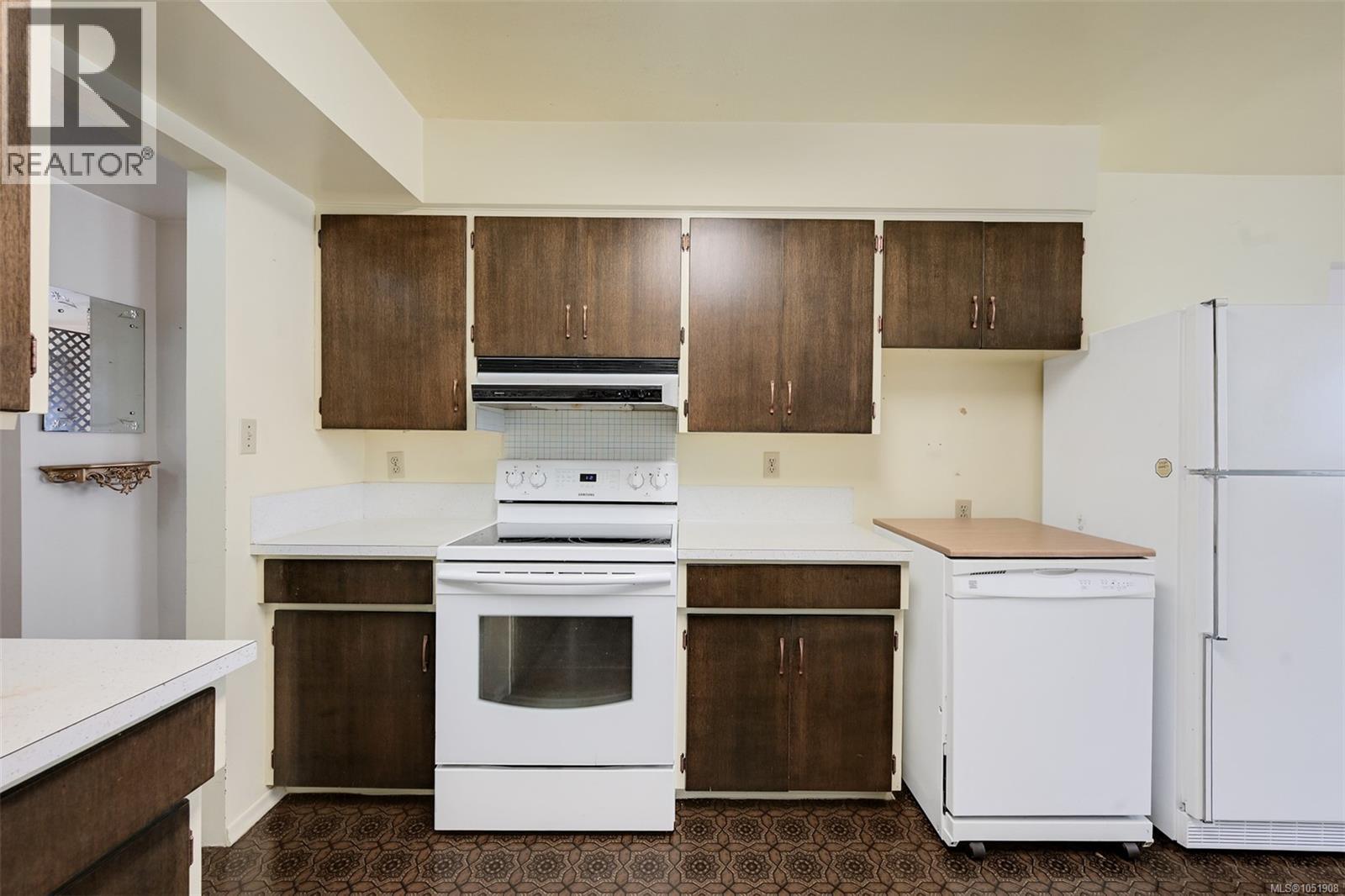  948 Dunsmuir Road, Esquimalt
