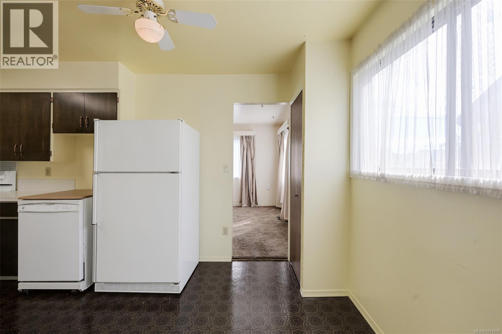  948 Dunsmuir Road, Esquimalt