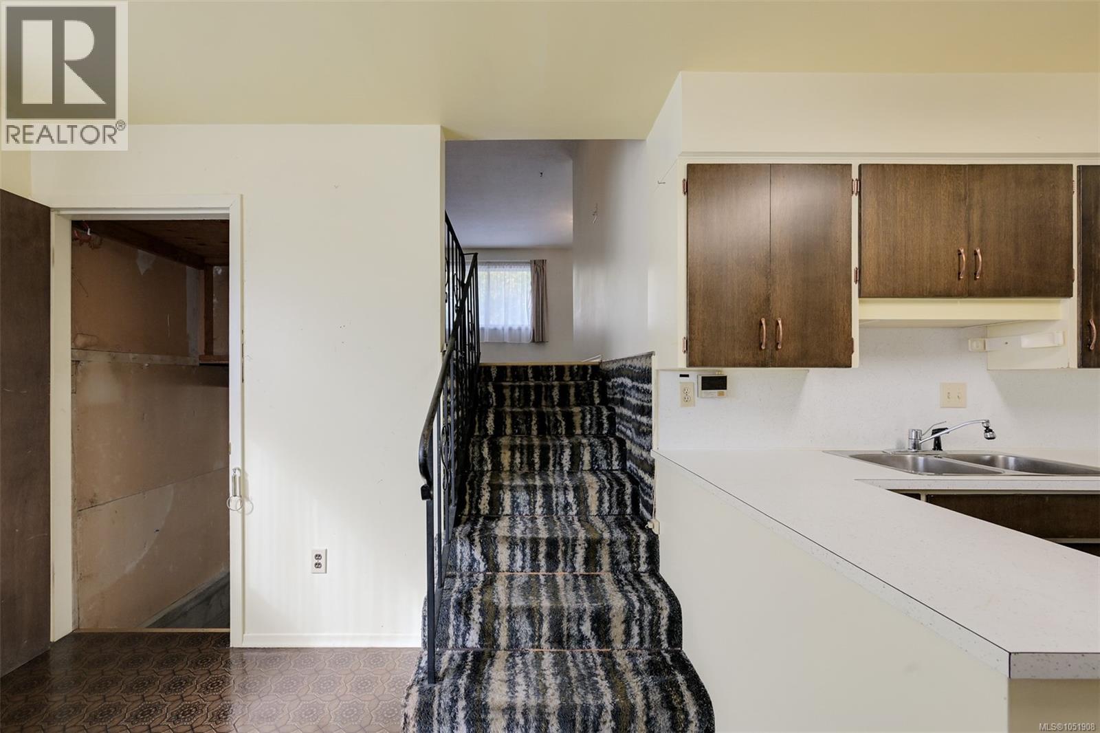 948 Dunsmuir Rd - 15