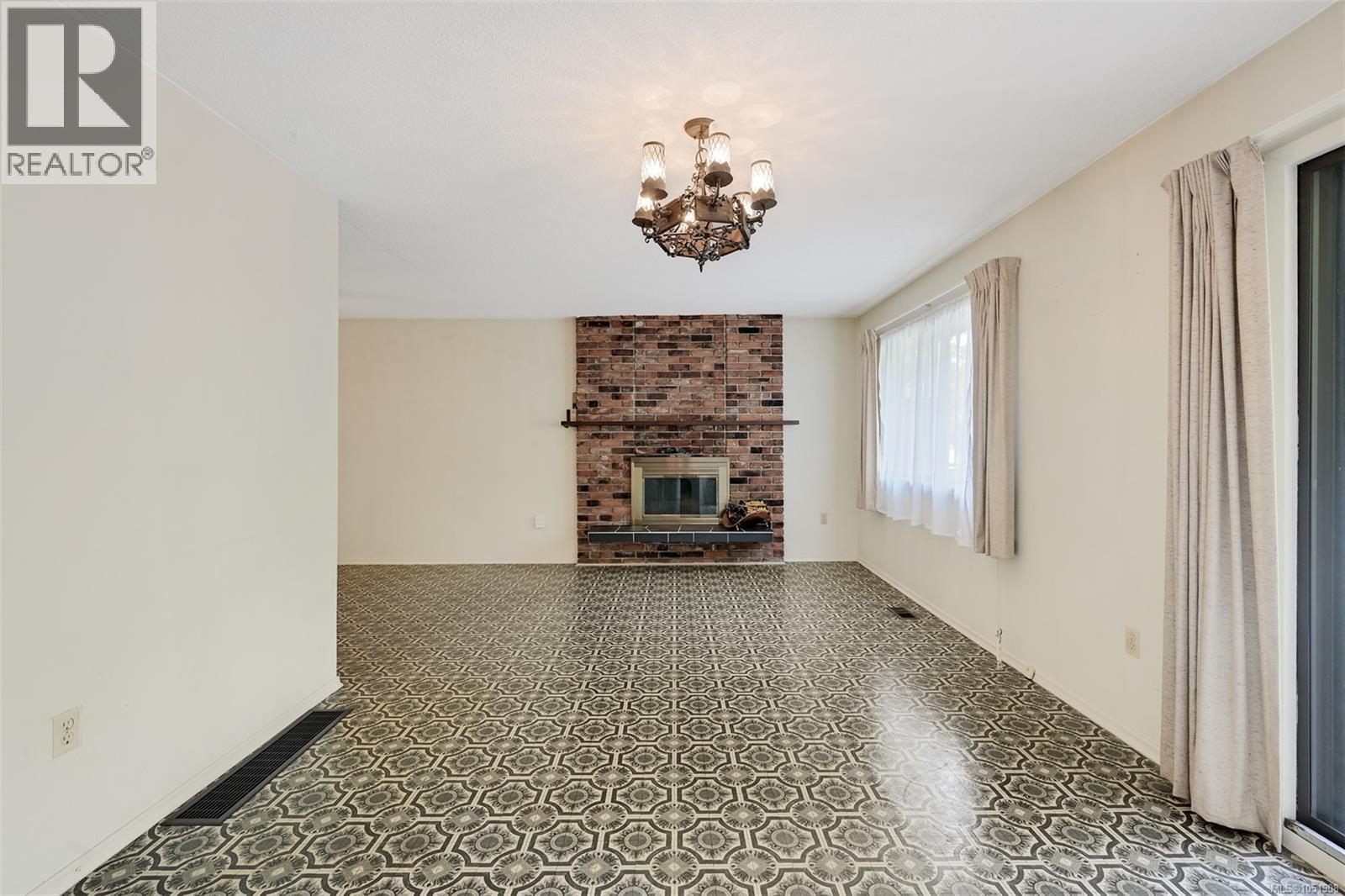 948 Dunsmuir Rd - 18