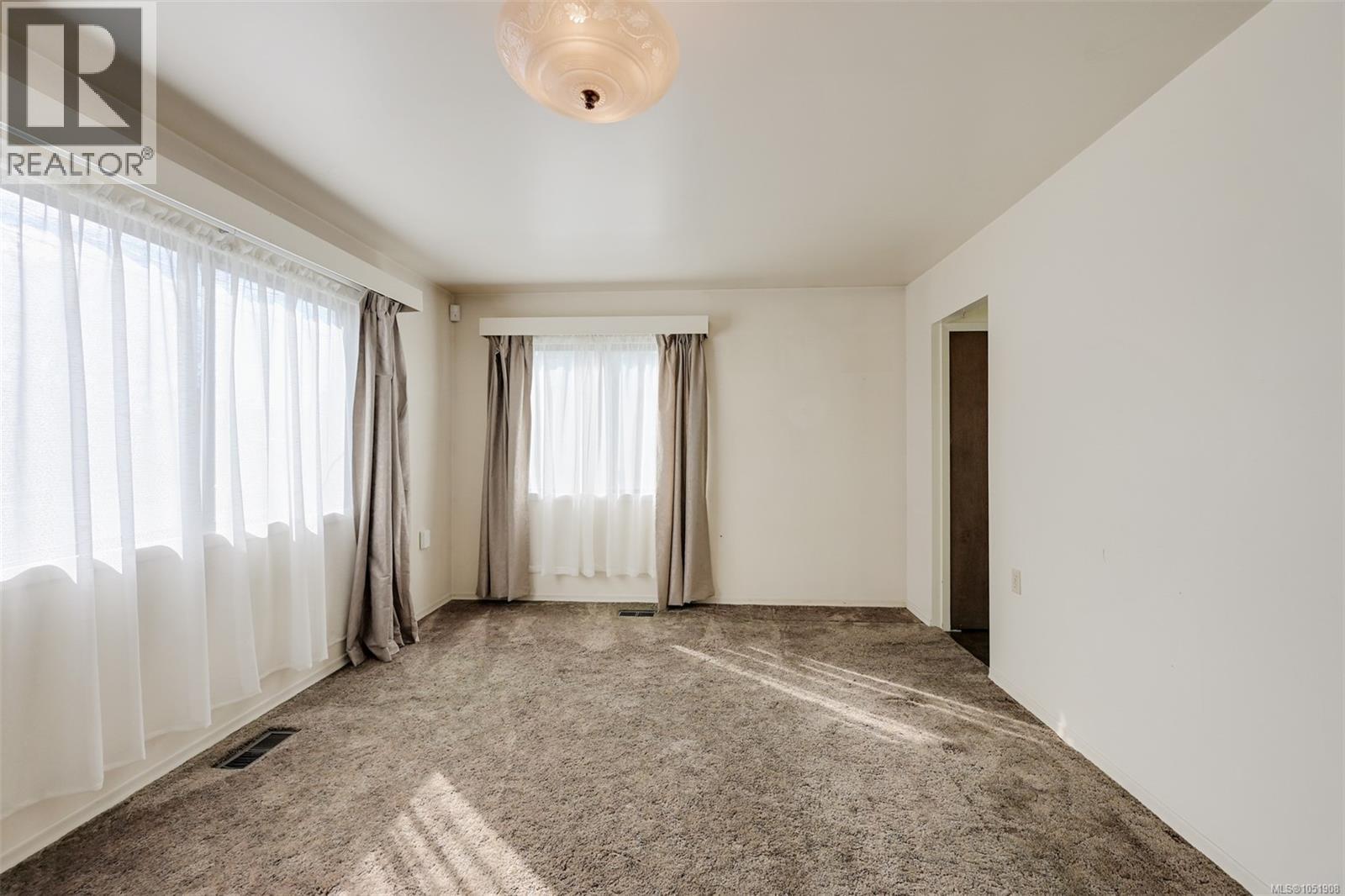 948 Dunsmuir Rd - 2