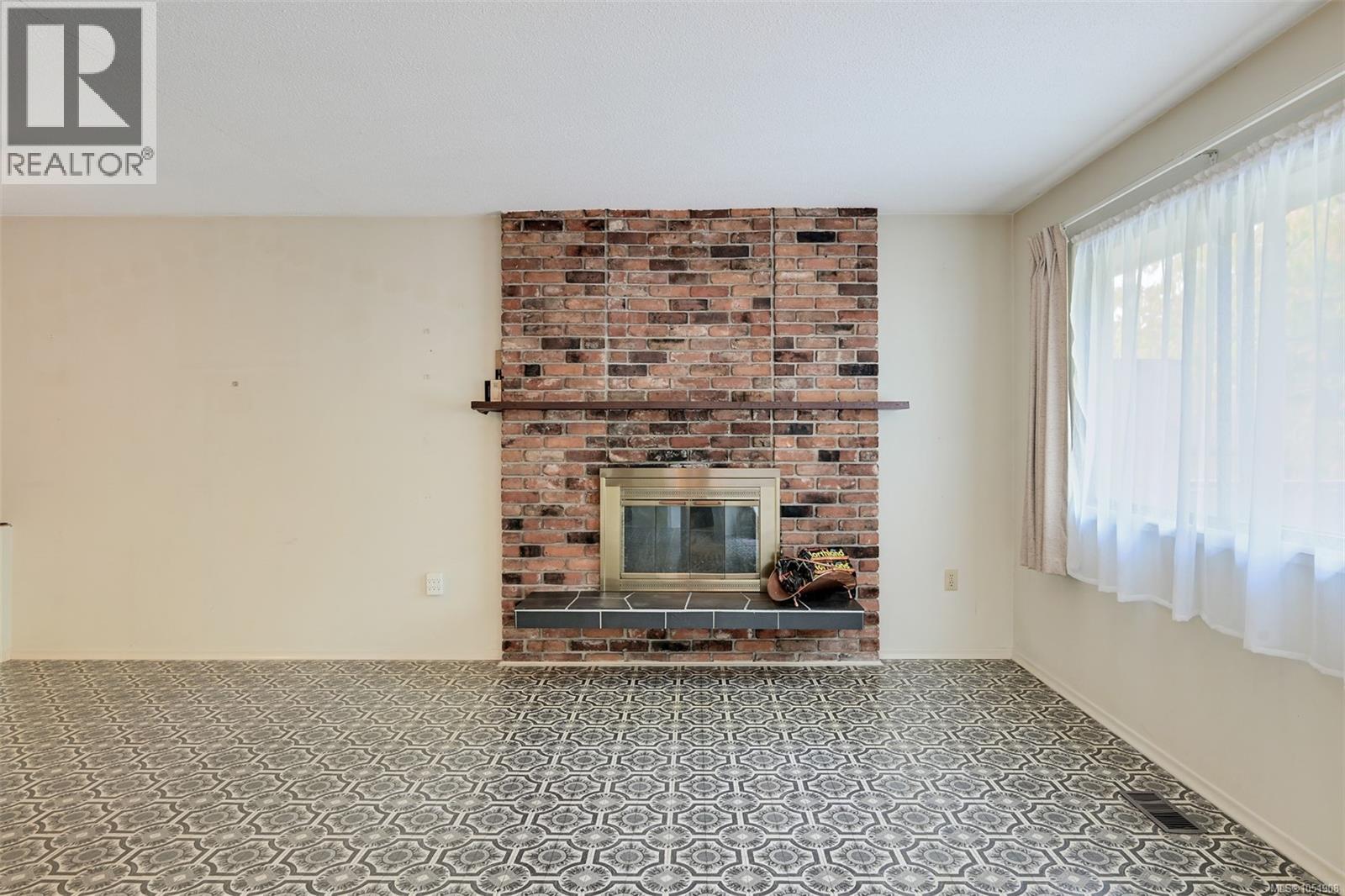  948 Dunsmuir Road, Esquimalt