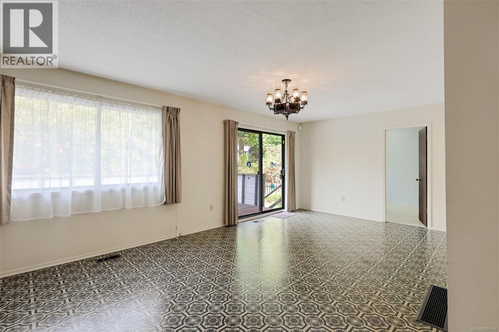 948 Dunsmuir Rd - 24