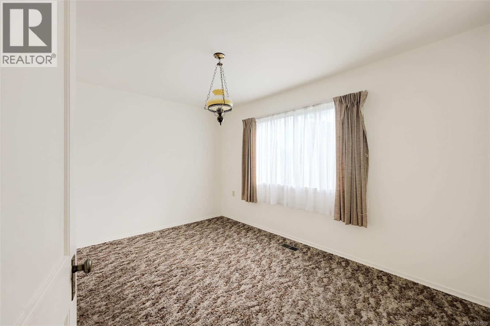 948 Dunsmuir Rd - 30