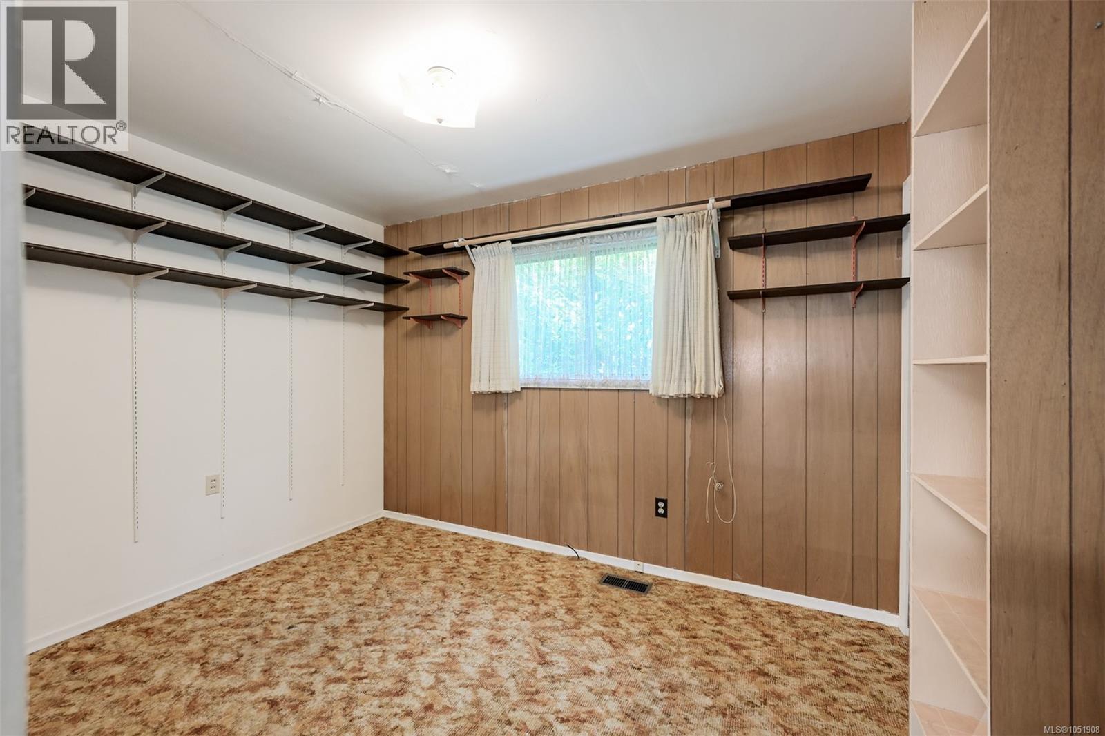 948 Dunsmuir Road, Esquimalt