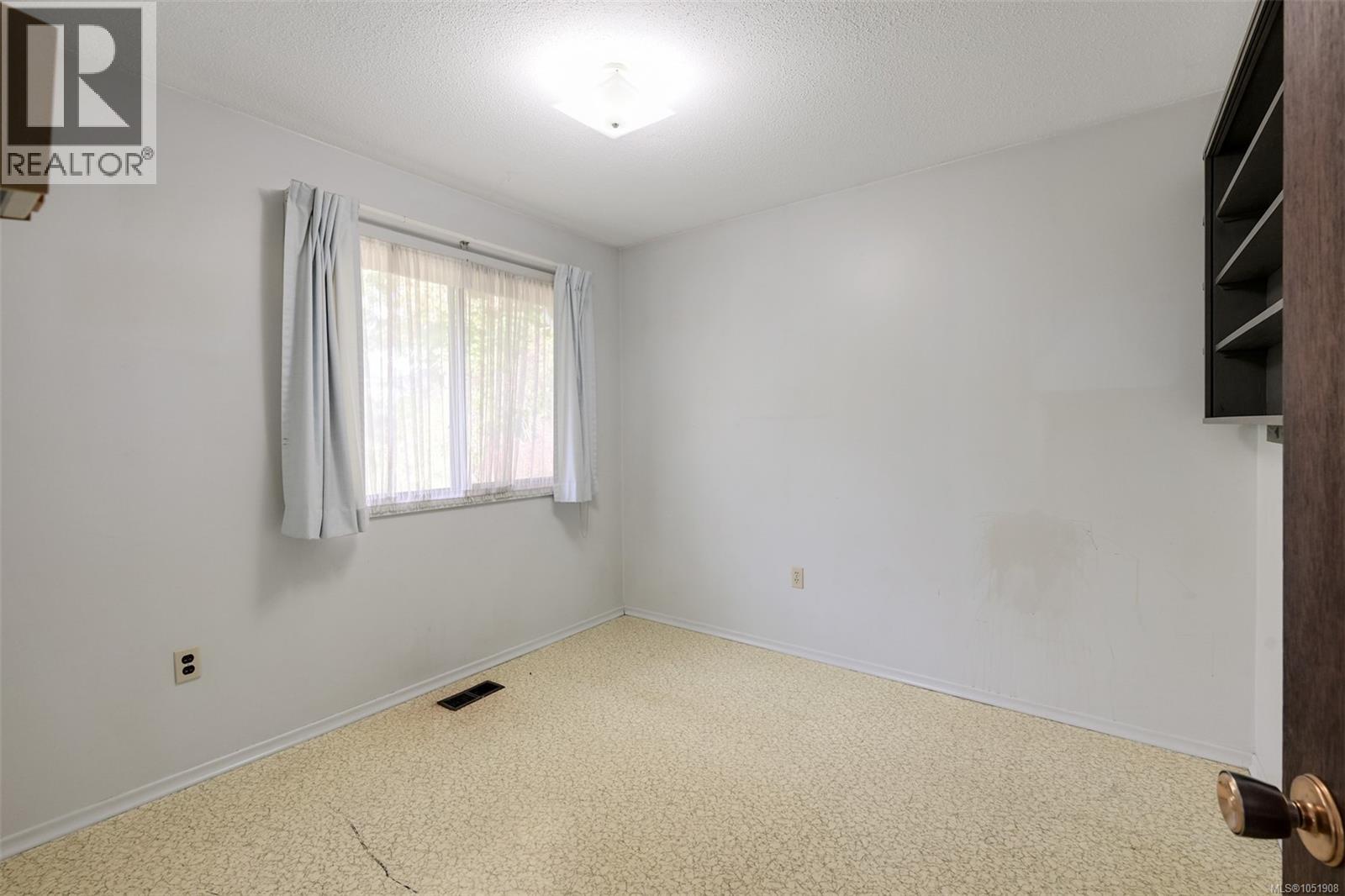 948 Dunsmuir Rd - 37