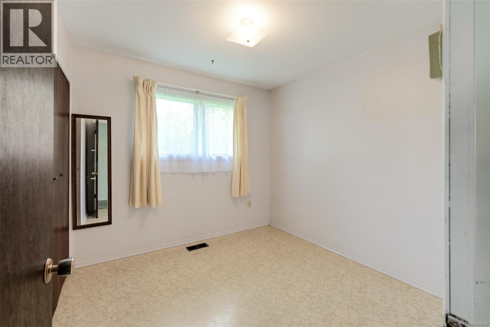  948 Dunsmuir Road, Esquimalt