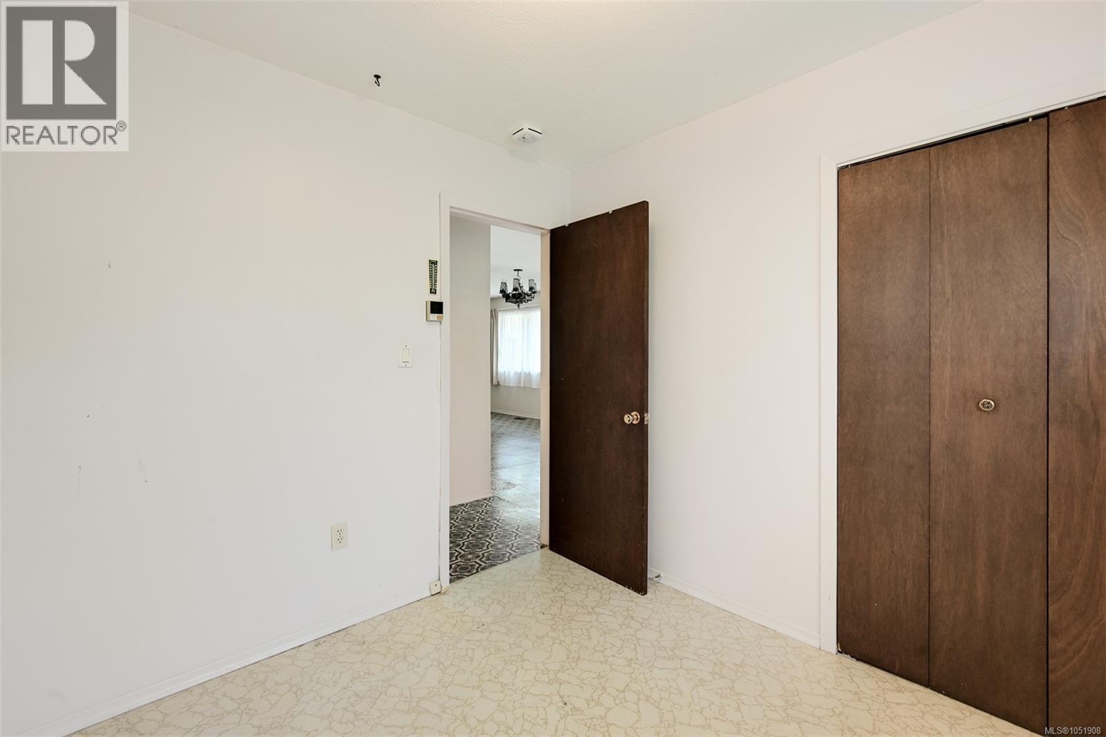 948 Dunsmuir Rd - 40