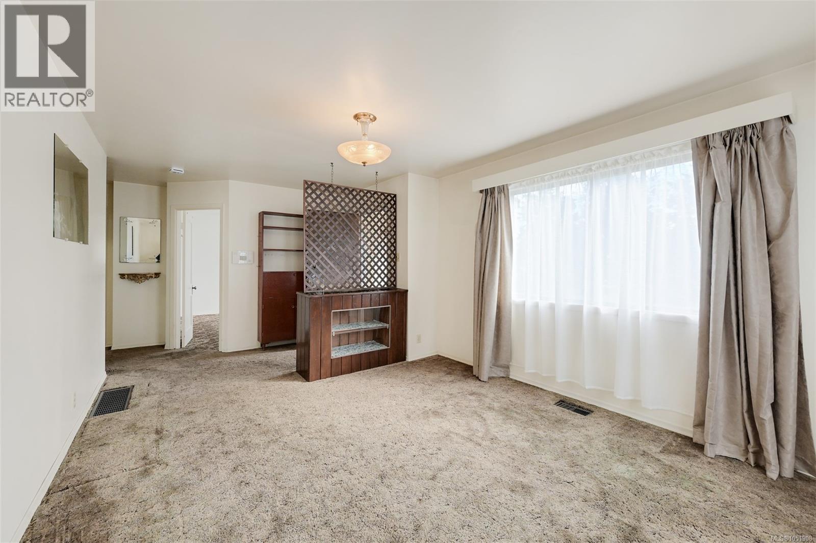  948 Dunsmuir Road, Esquimalt