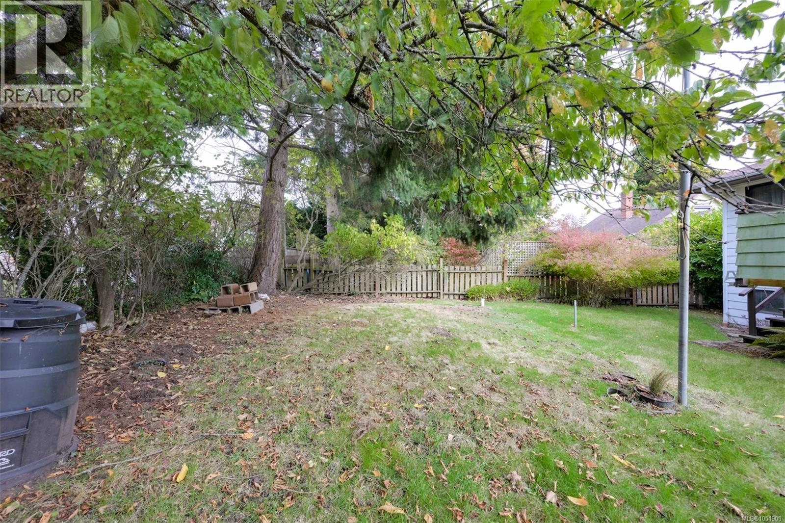  948 Dunsmuir Road, Esquimalt