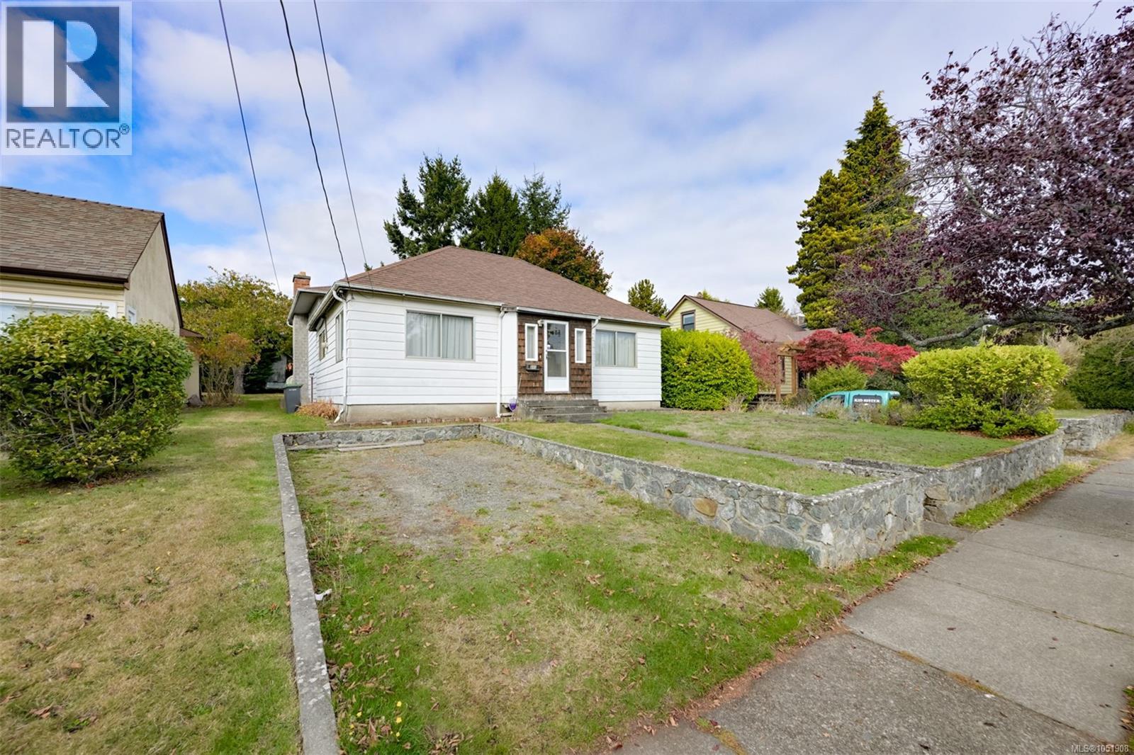  948 Dunsmuir Road, Esquimalt