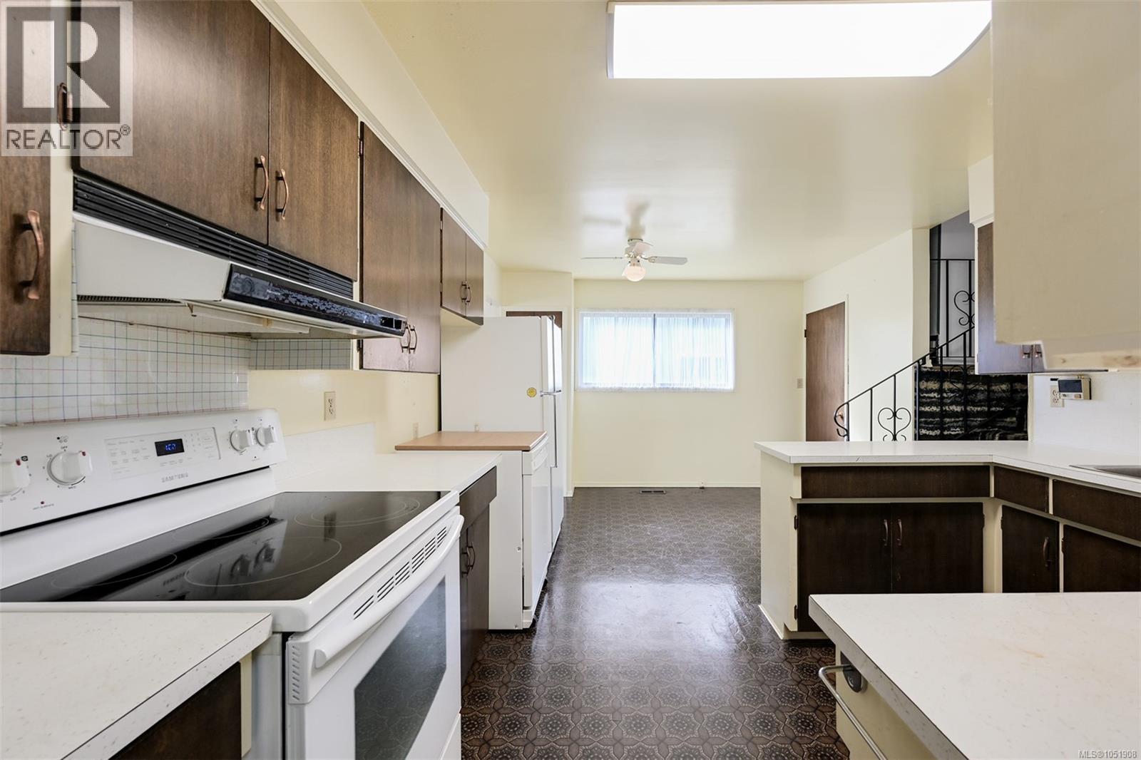 948 Dunsmuir Rd - 6