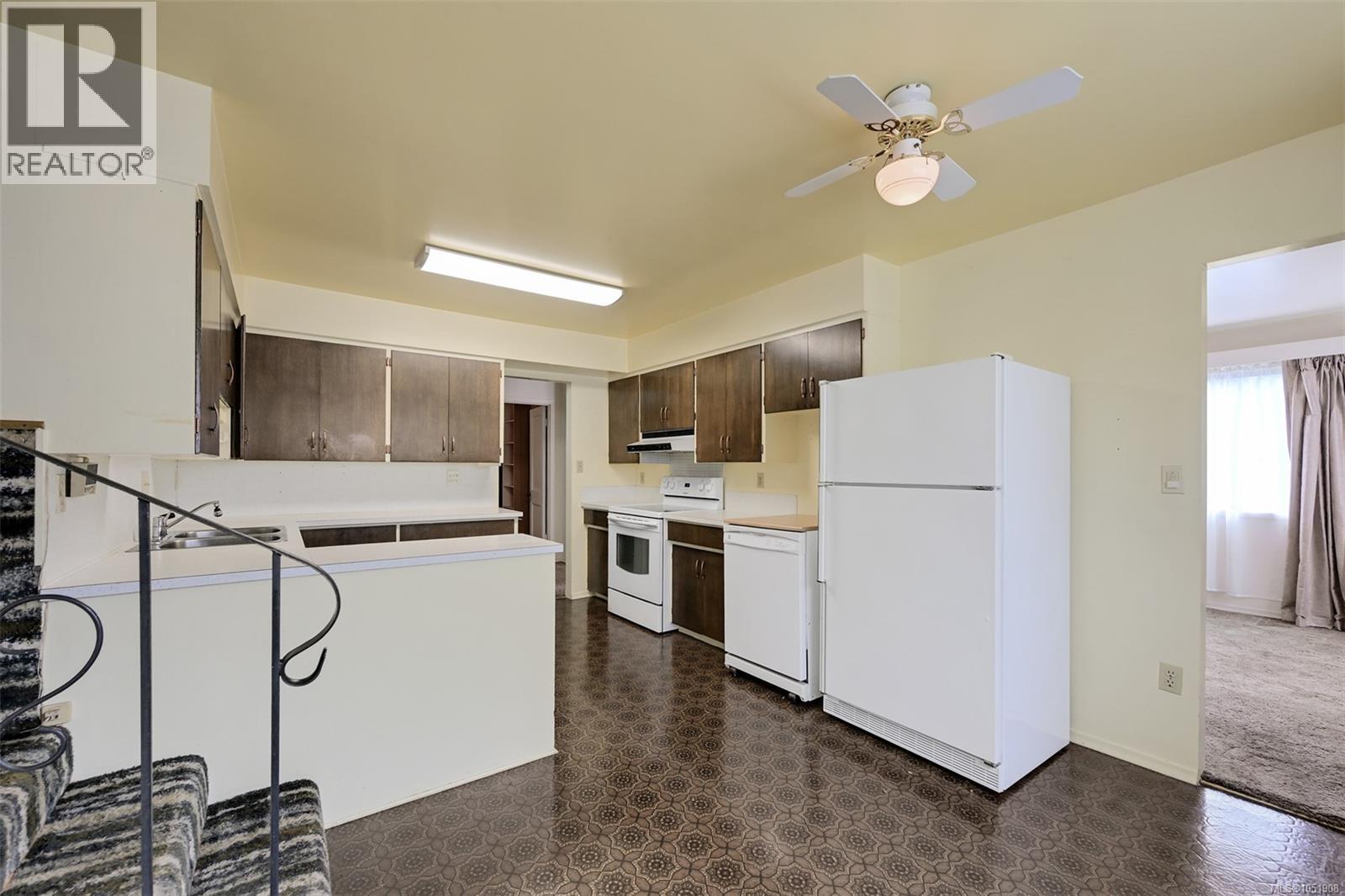 948 Dunsmuir Rd - 7