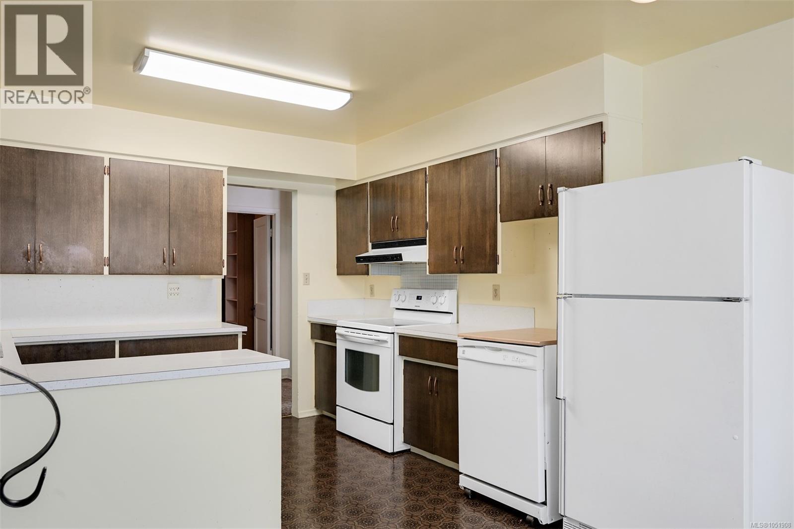  948 Dunsmuir Road, Esquimalt