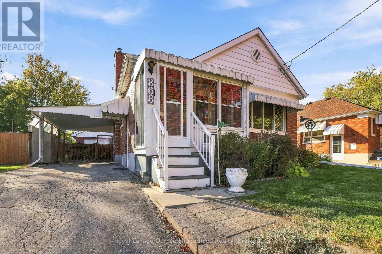868 Grierson Street, Oshawa, ON photo 2