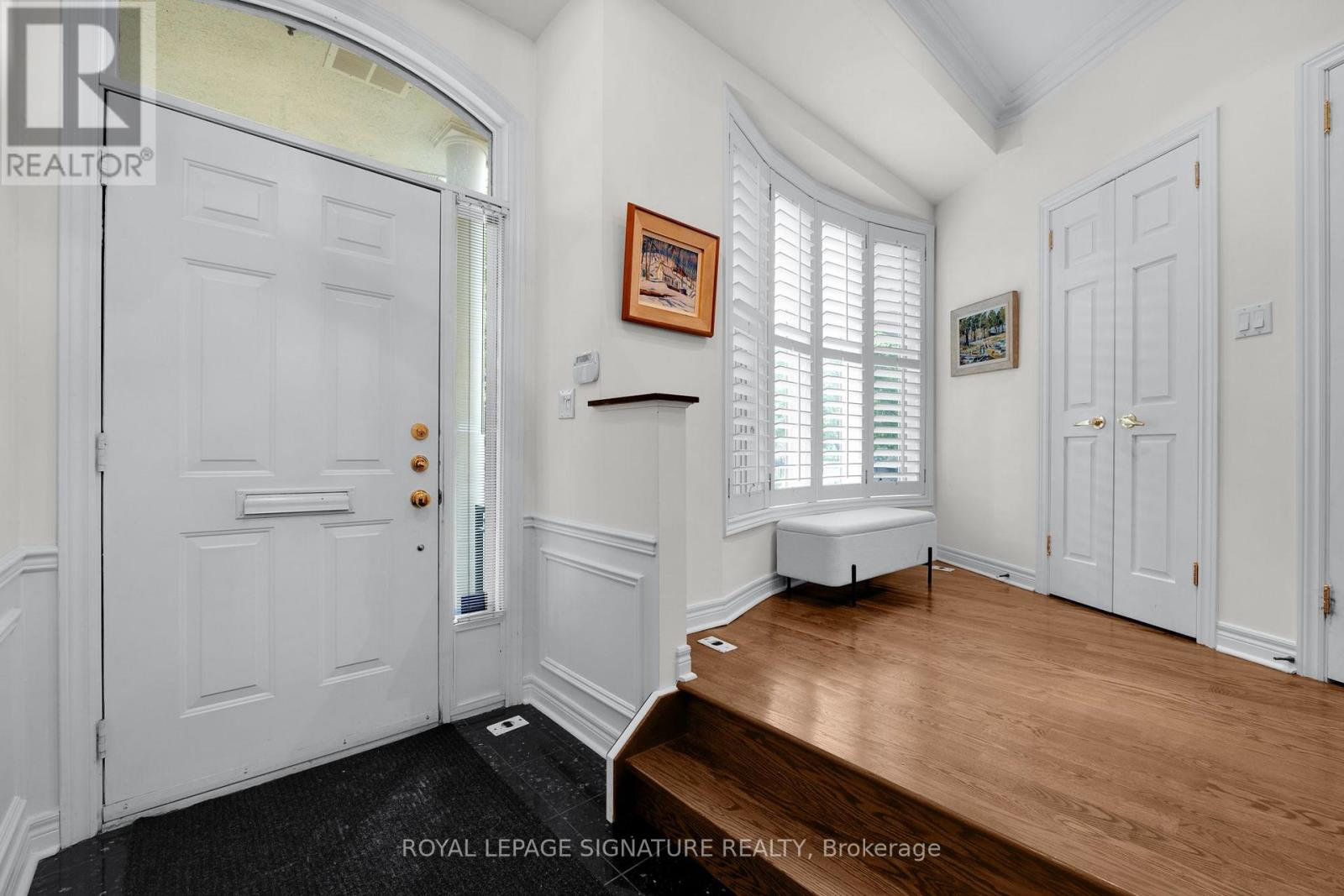 104 Pleasant Boulevard, Toronto, ON photo 2