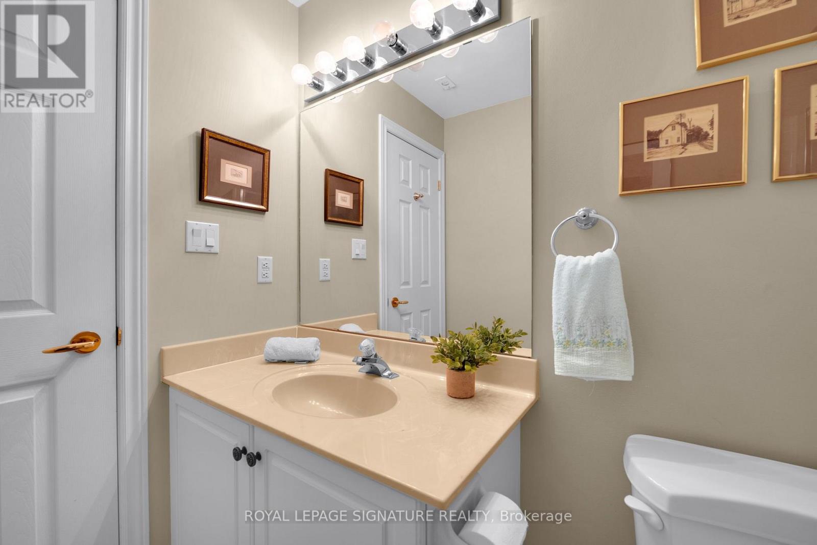104 Pleasant Boulevard, Toronto, ON photo 27