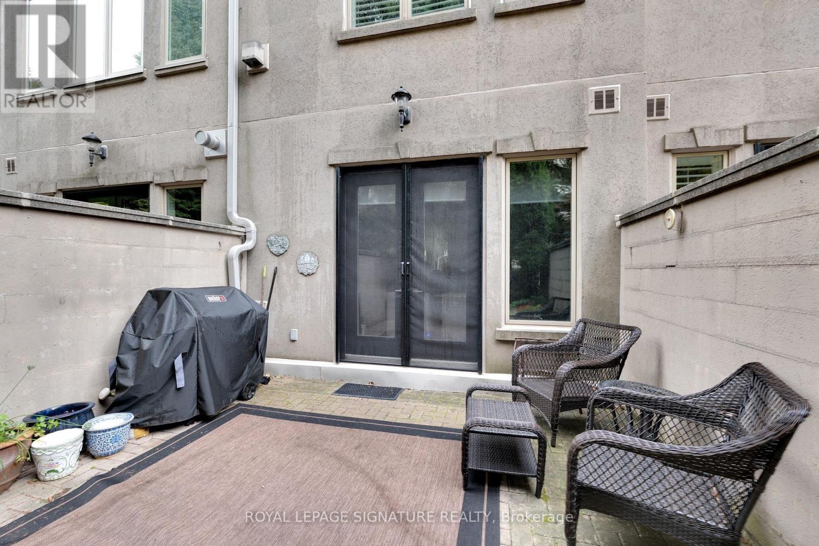 104 Pleasant Boulevard, Toronto, ON photo 30