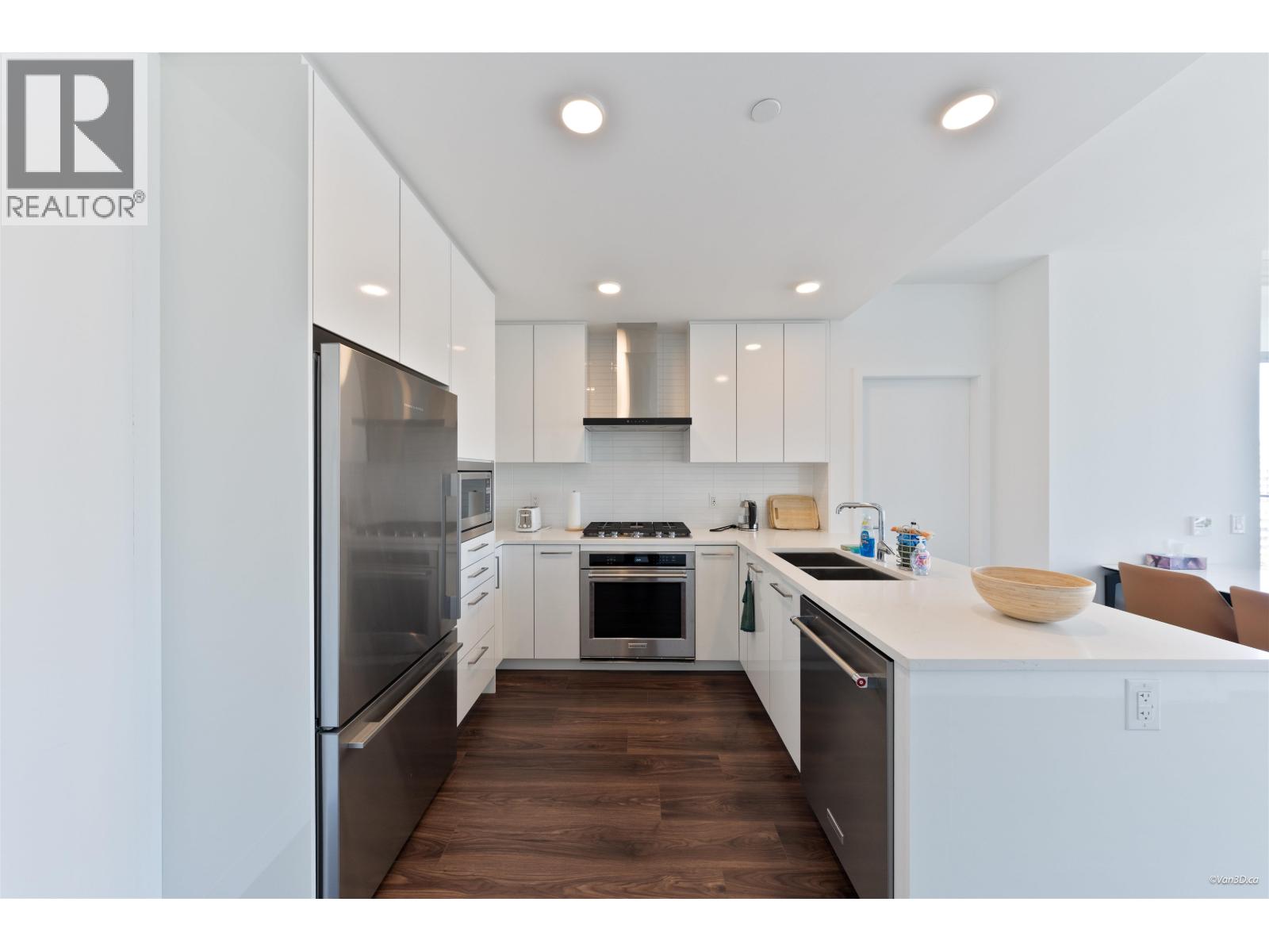 Photo of 1702 518 CLARKE ROAD 2