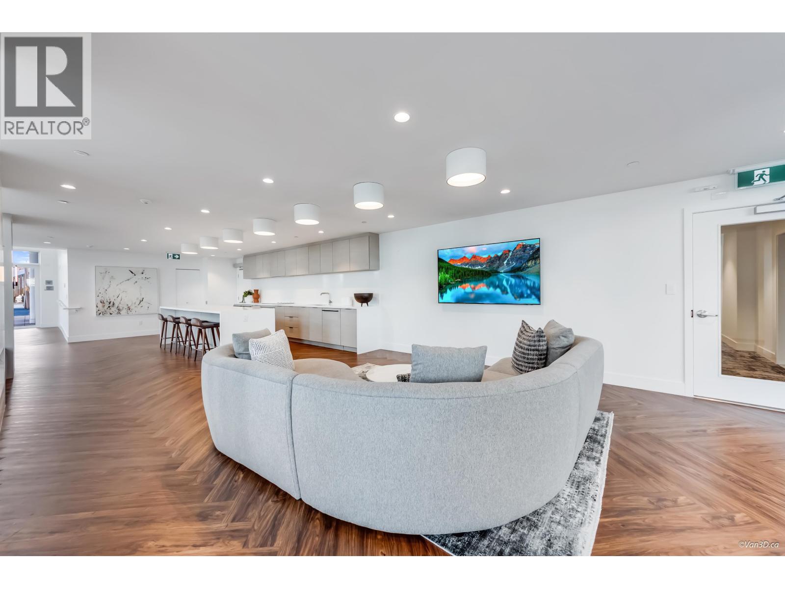 Photo of 1702 518 CLARKE ROAD 31