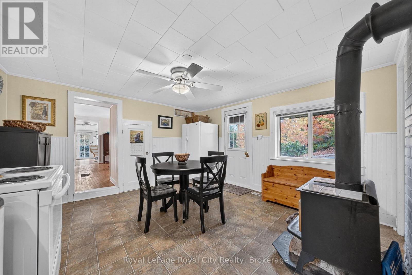 601 ST ANDREW STREET E - 14
