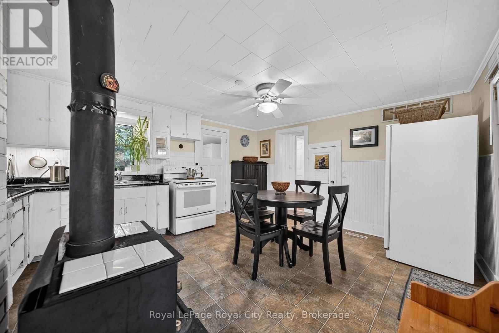601 ST ANDREW STREET E - 12