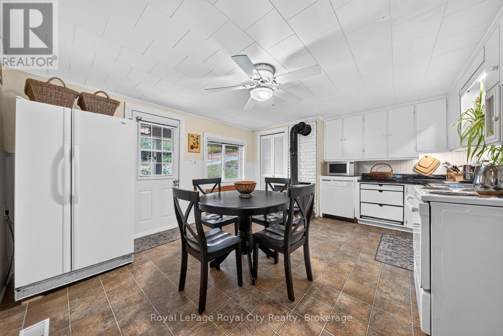 601 ST ANDREW STREET E - 11