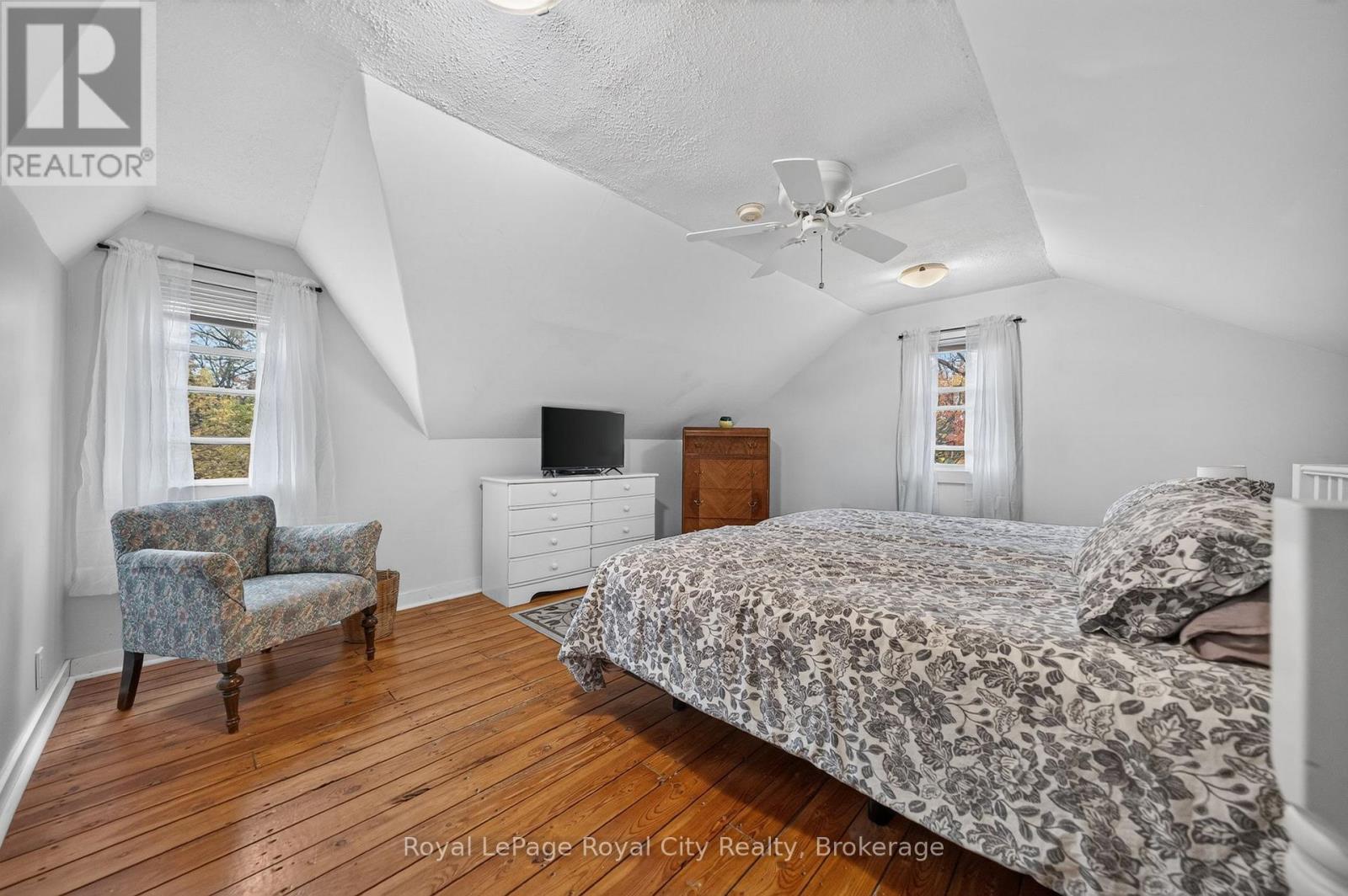 601 ST ANDREW STREET E - 26