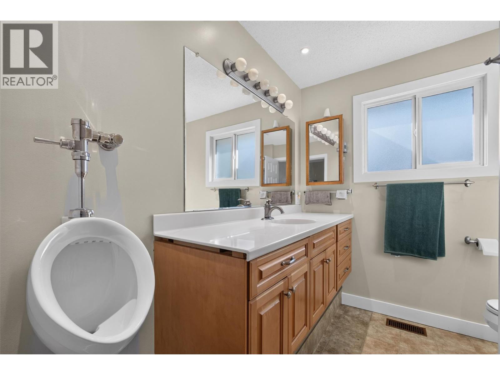 10836 DUNHAM Crescent, Summerland