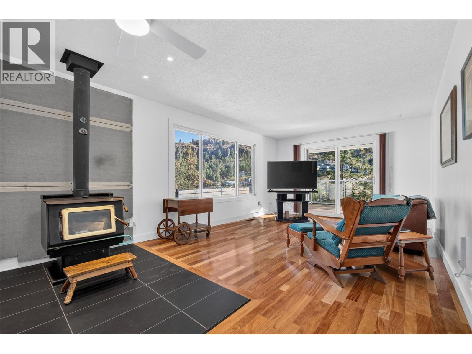 10836 DUNHAM Crescent, Summerland