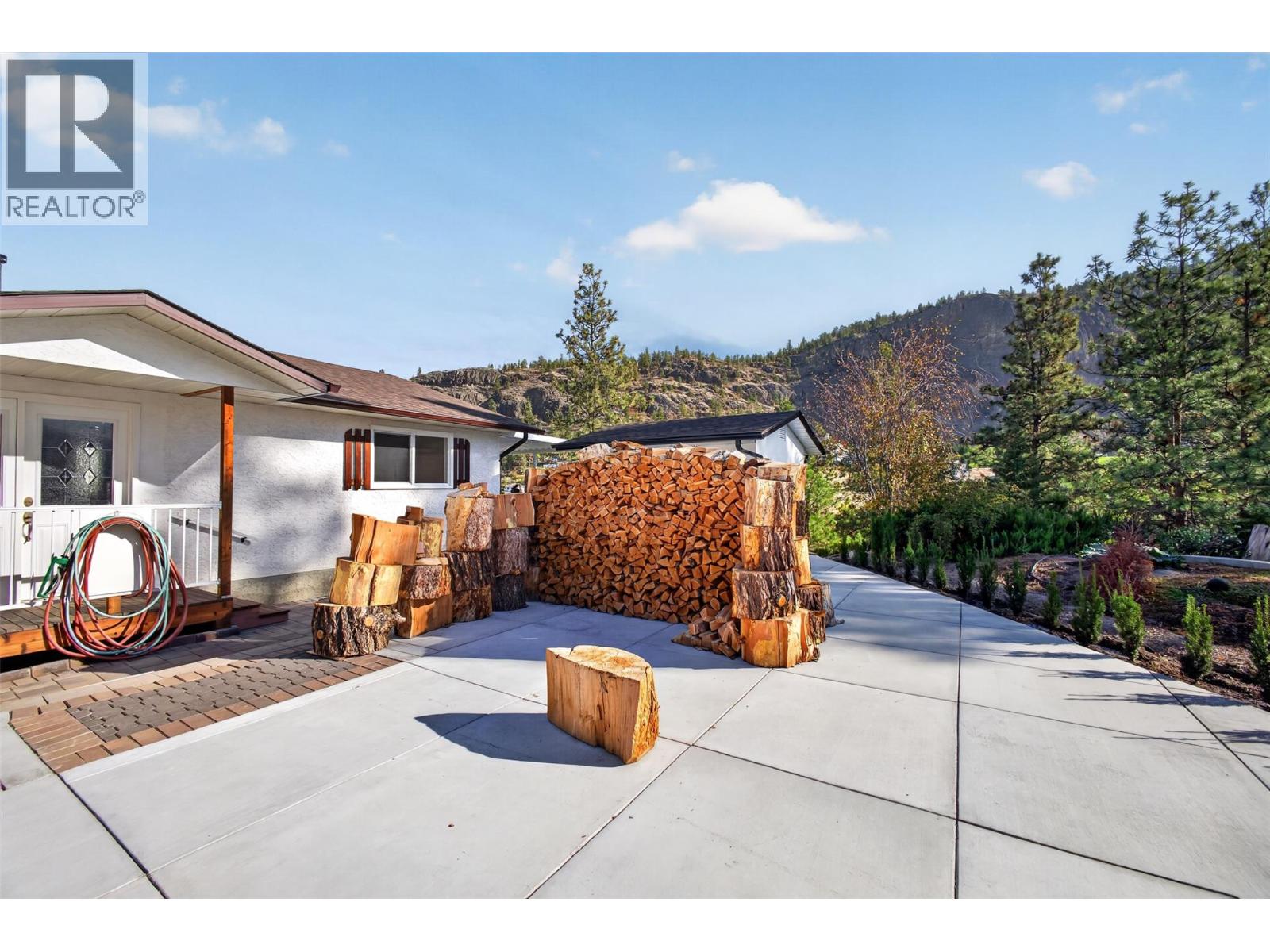 10836 DUNHAM Crescent, Summerland