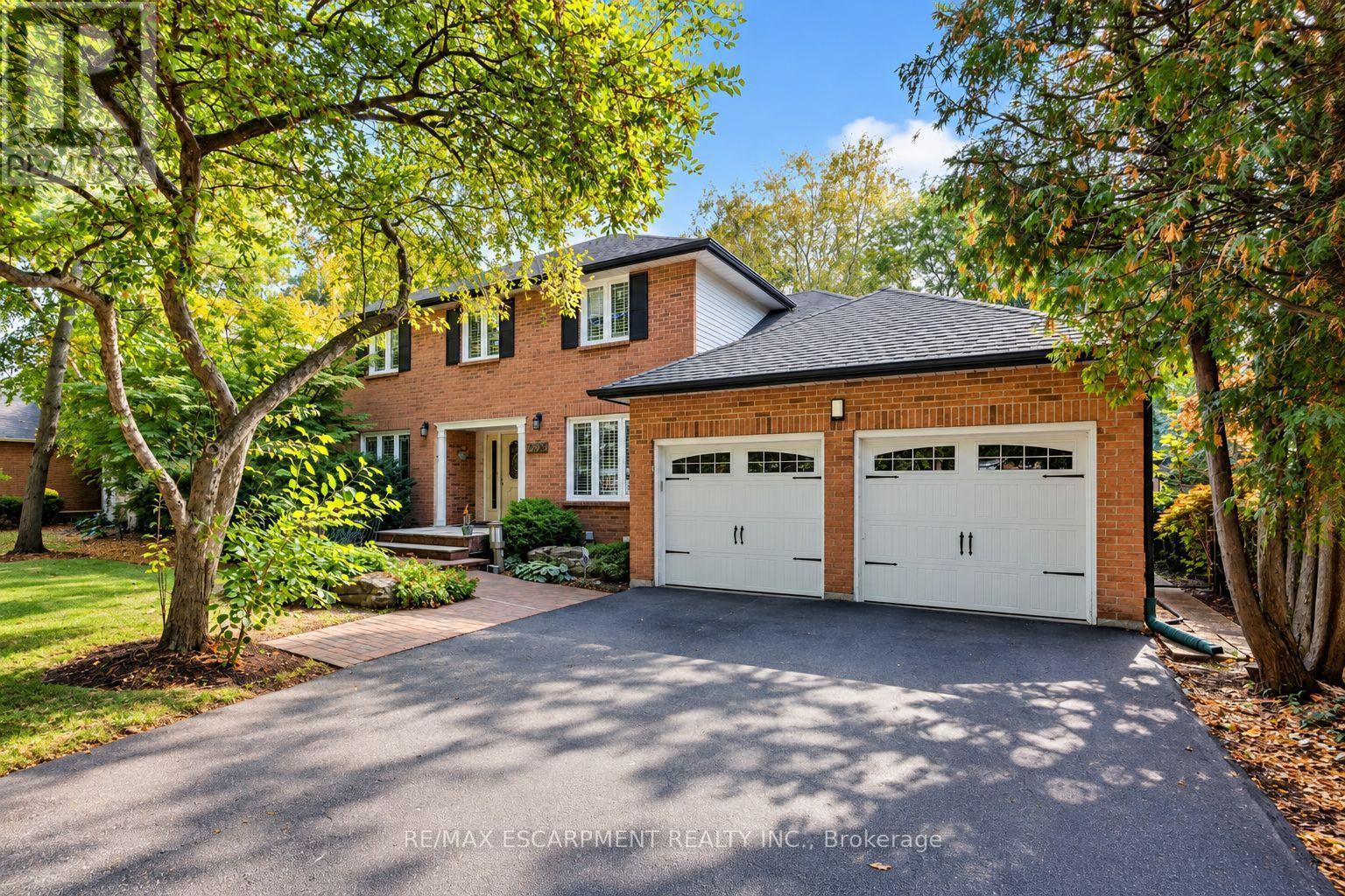 1094 Rebecca Street, Oakville, ON photo 2