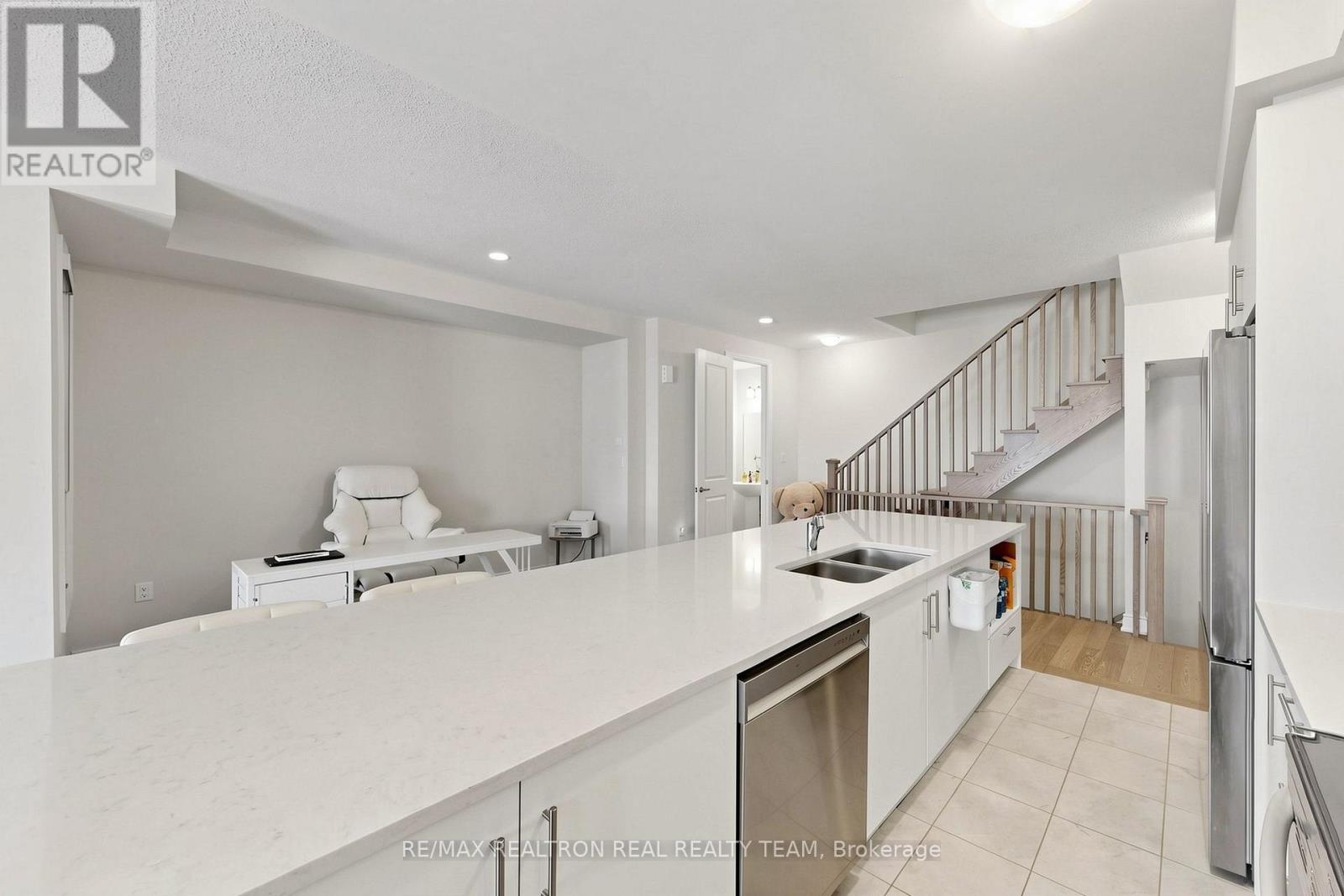 1284 Dempster Lane, Oakville, ON photo 16