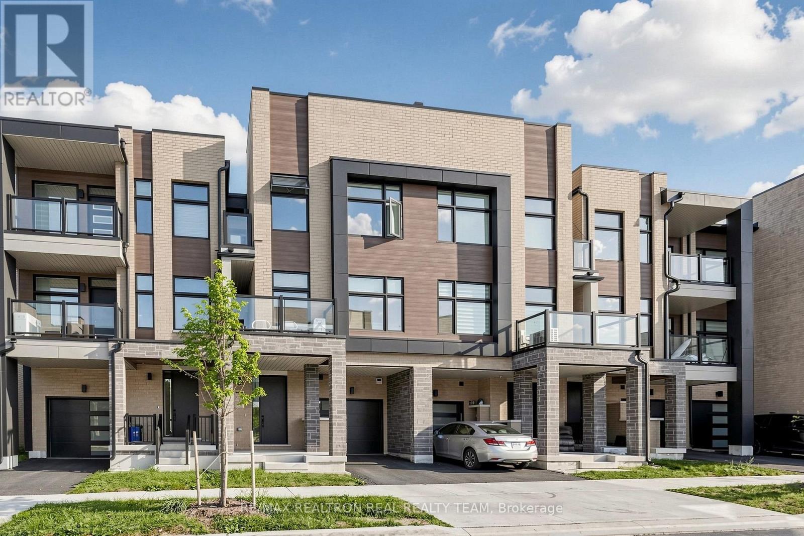 1284 Dempster Lane, Oakville, ON photo 2