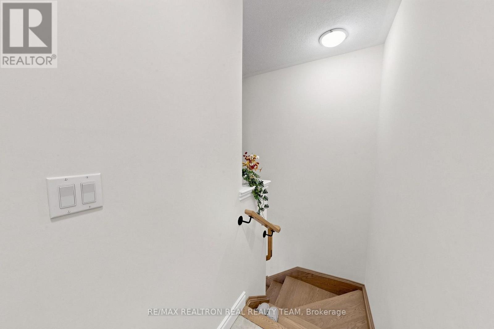 1284 Dempster Lane, Oakville, ON photo 23