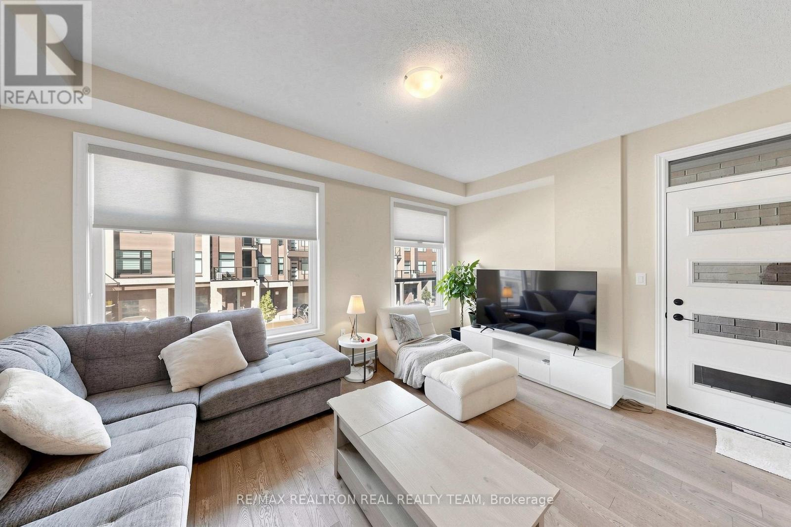 1284 Dempster Lane, Oakville, ON photo 9