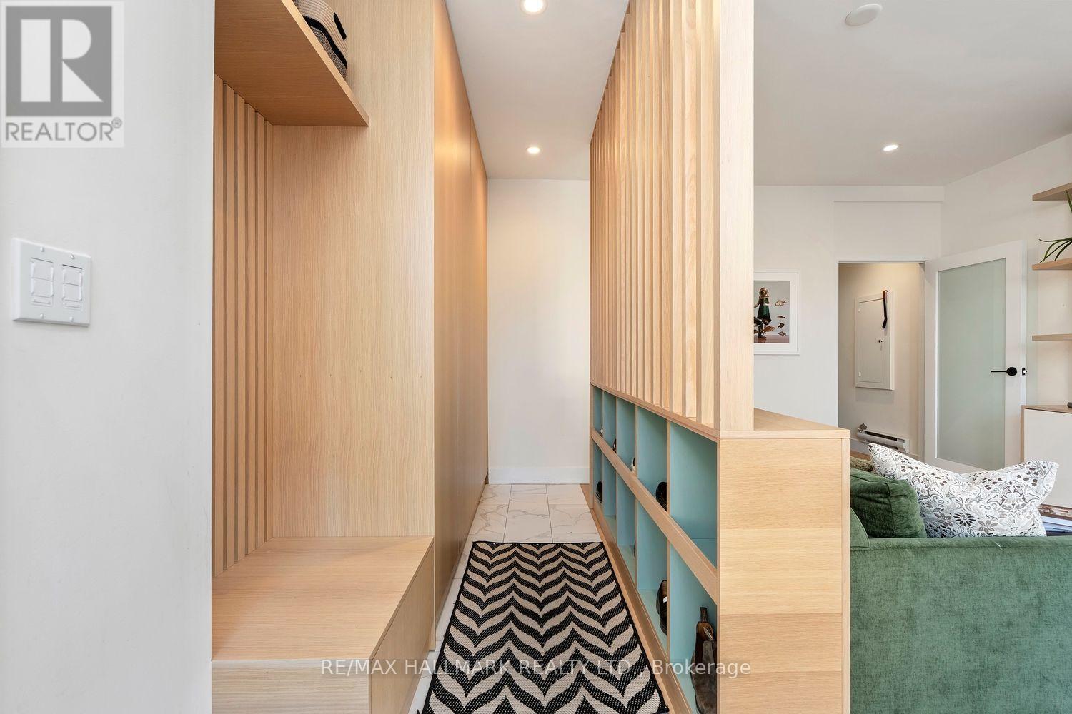 4- 39 Dekoven Mews, Toronto, ON photo 2