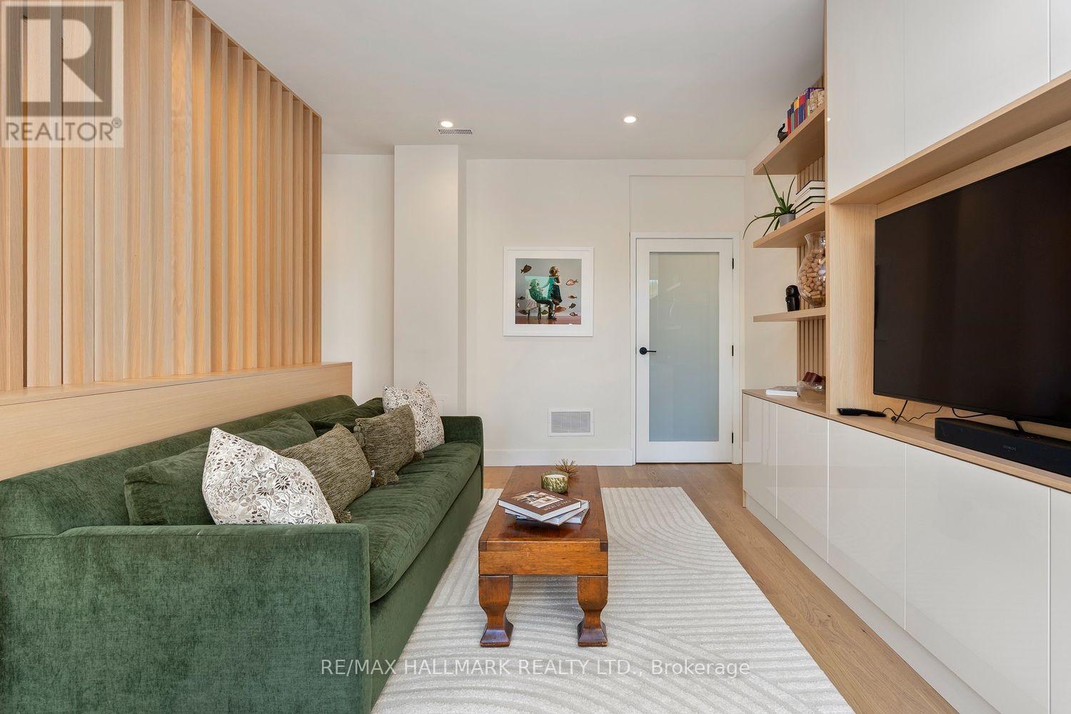 4- 39 Dekoven Mews, Toronto, ON photo 3