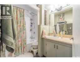 3pc Bathroom - 2819 Mcdonald Street, Regina, SK S4N3A1 Photo 9