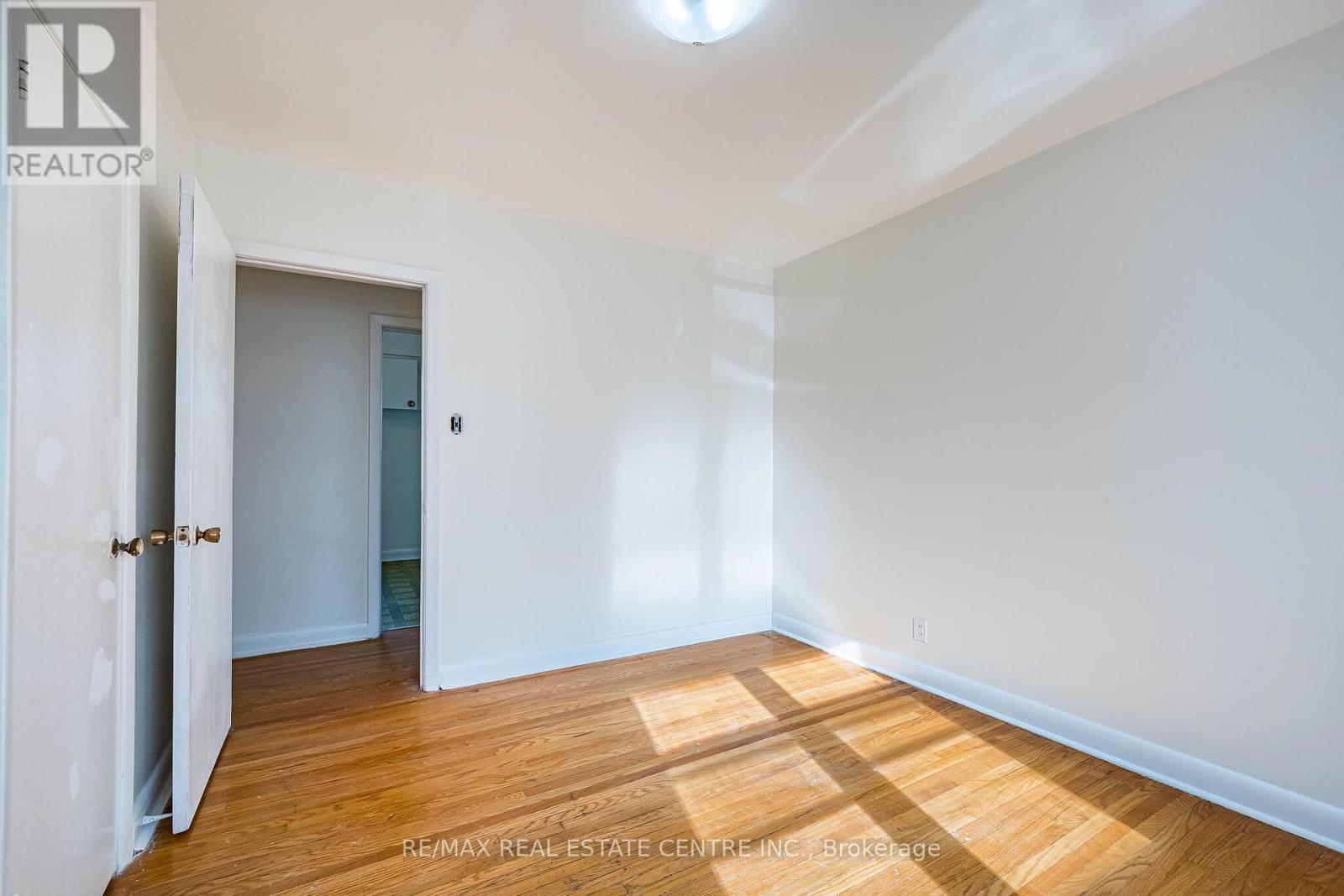 3066 COOK STREET - 17