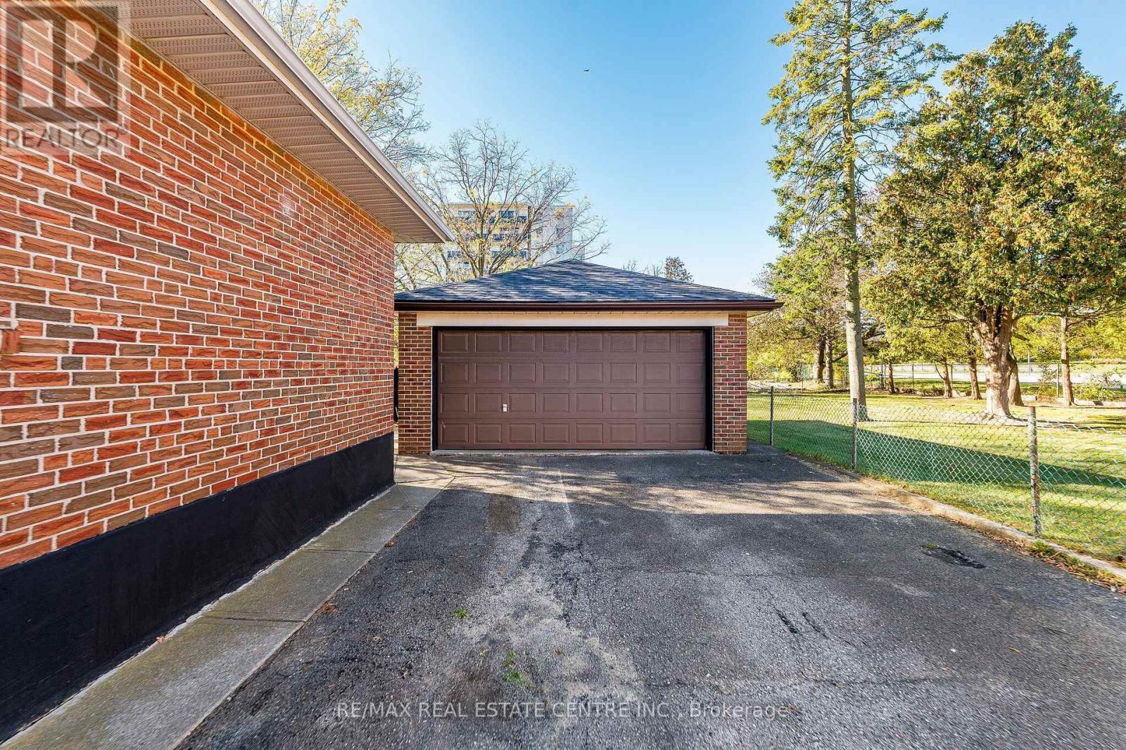 3066 COOK STREET - 35