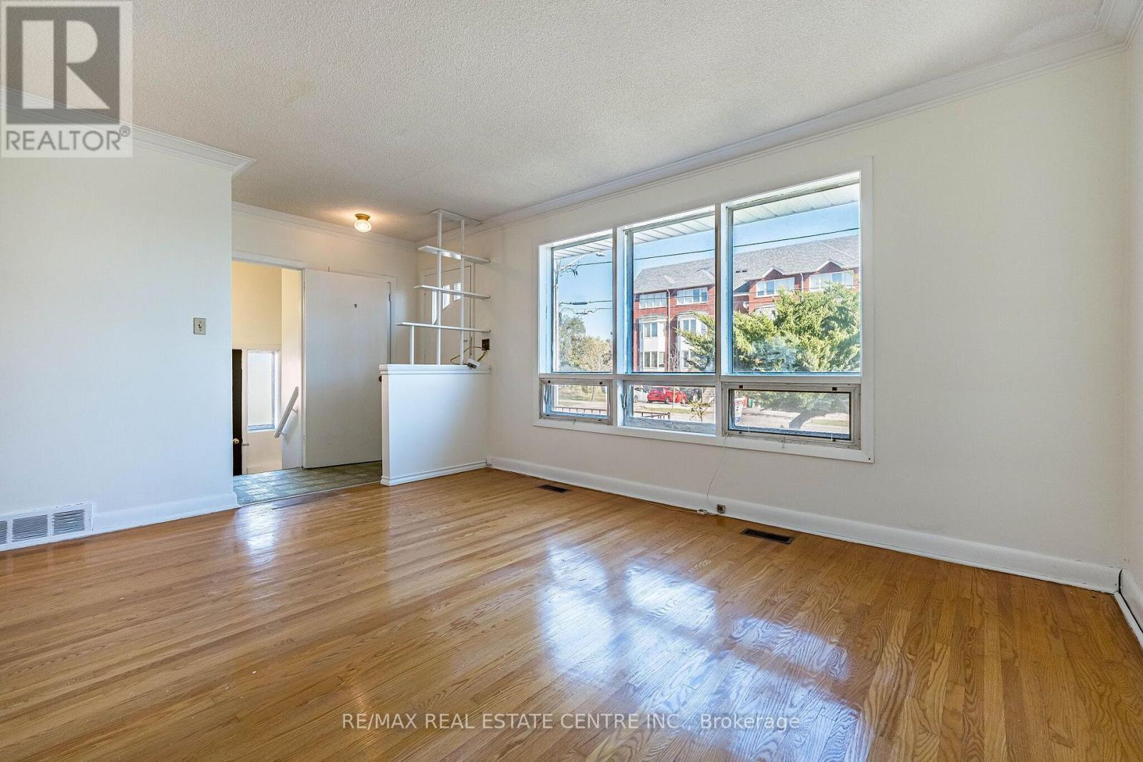 Photo of 3066 COOK STREET