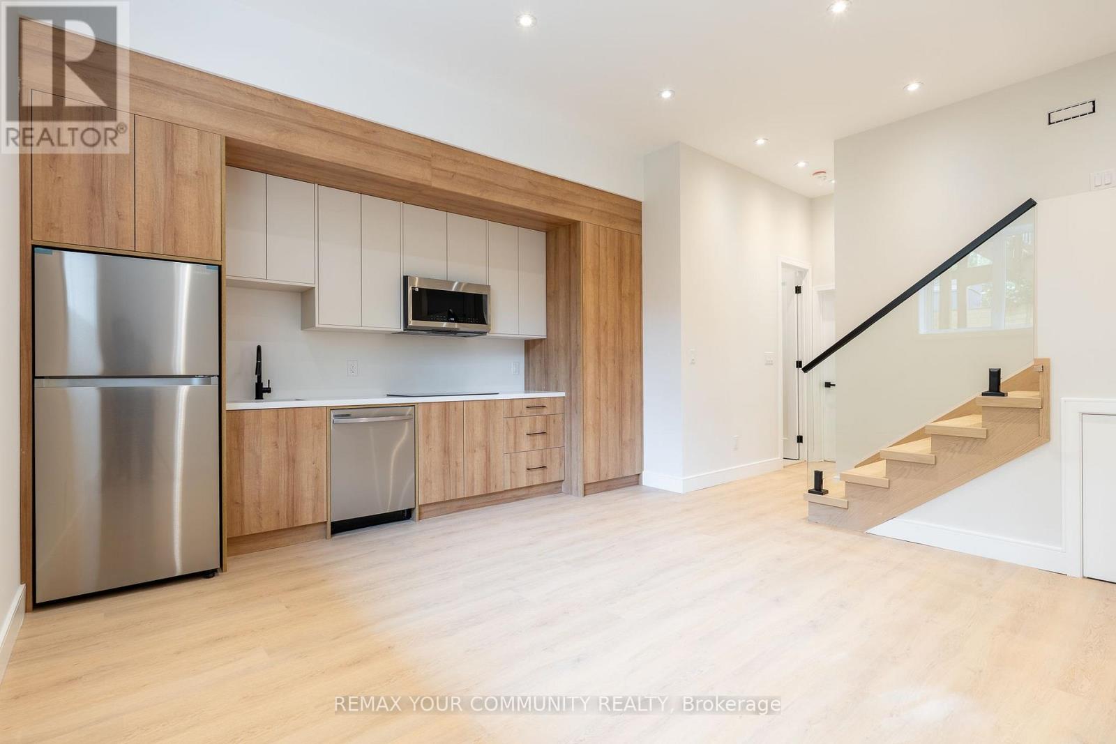 281 QUEENSDALE AVENUE - 38